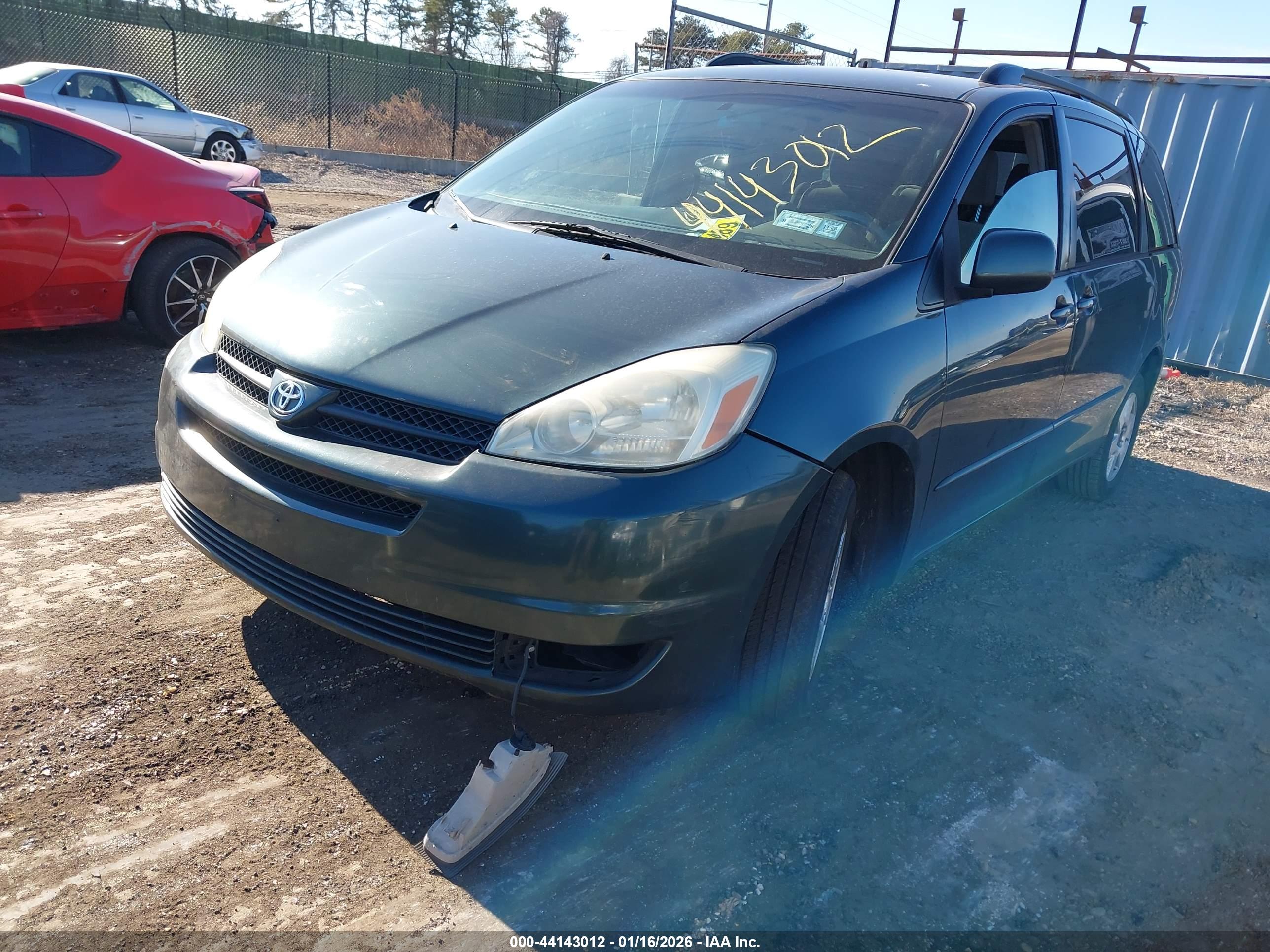 TOYOTA SIENNA image 2