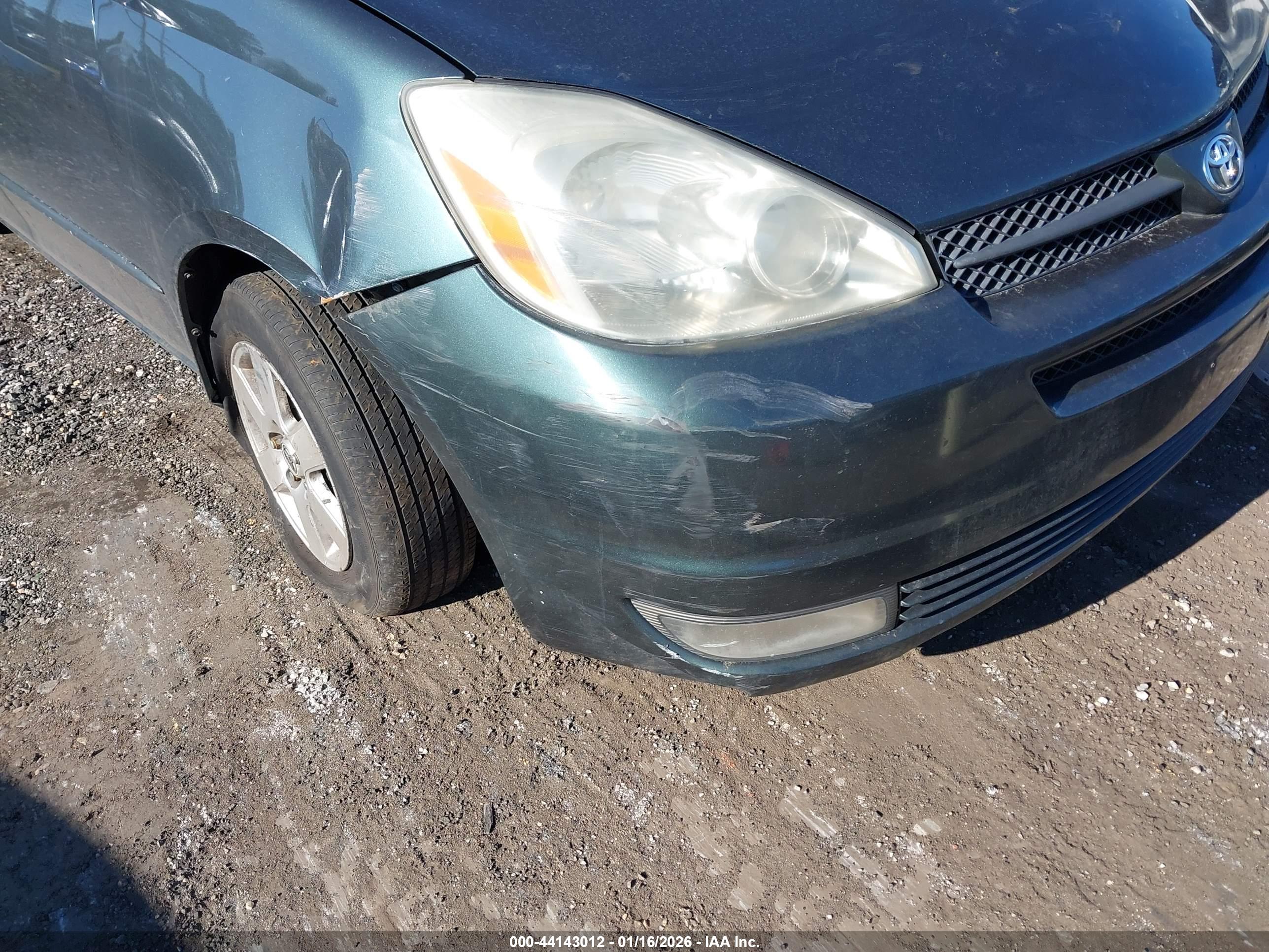 TOYOTA SIENNA image 6