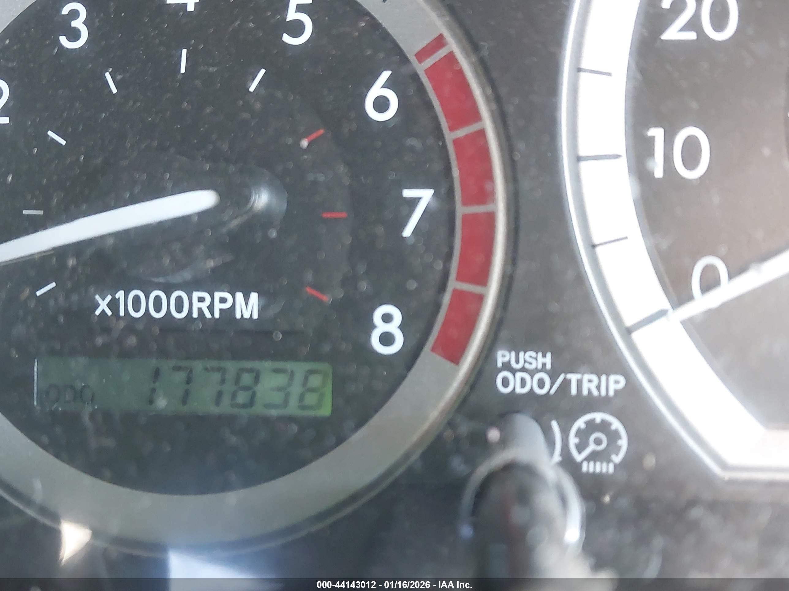 TOYOTA SIENNA image 7