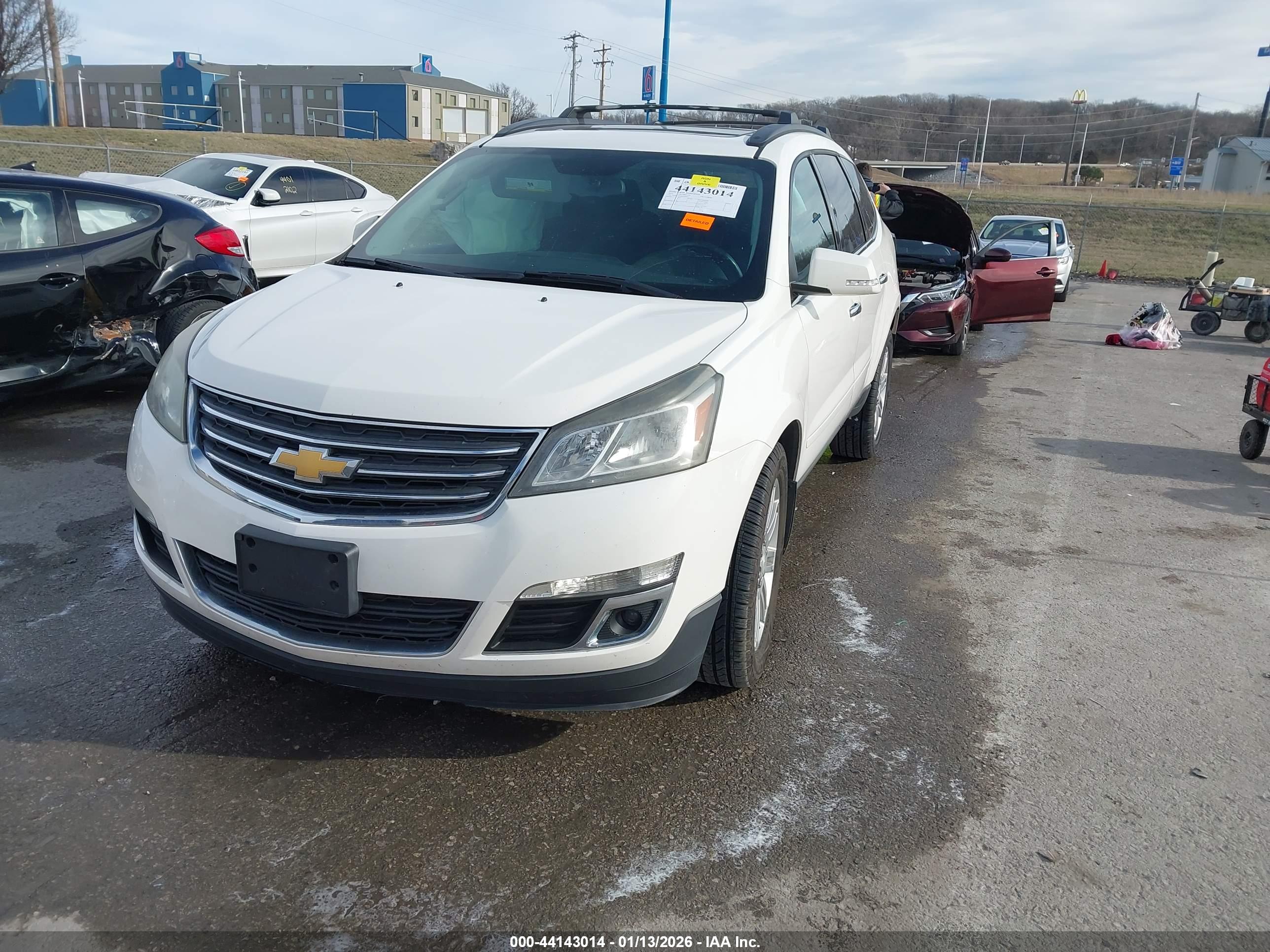 CHEVROLET TRAVERSE image 2