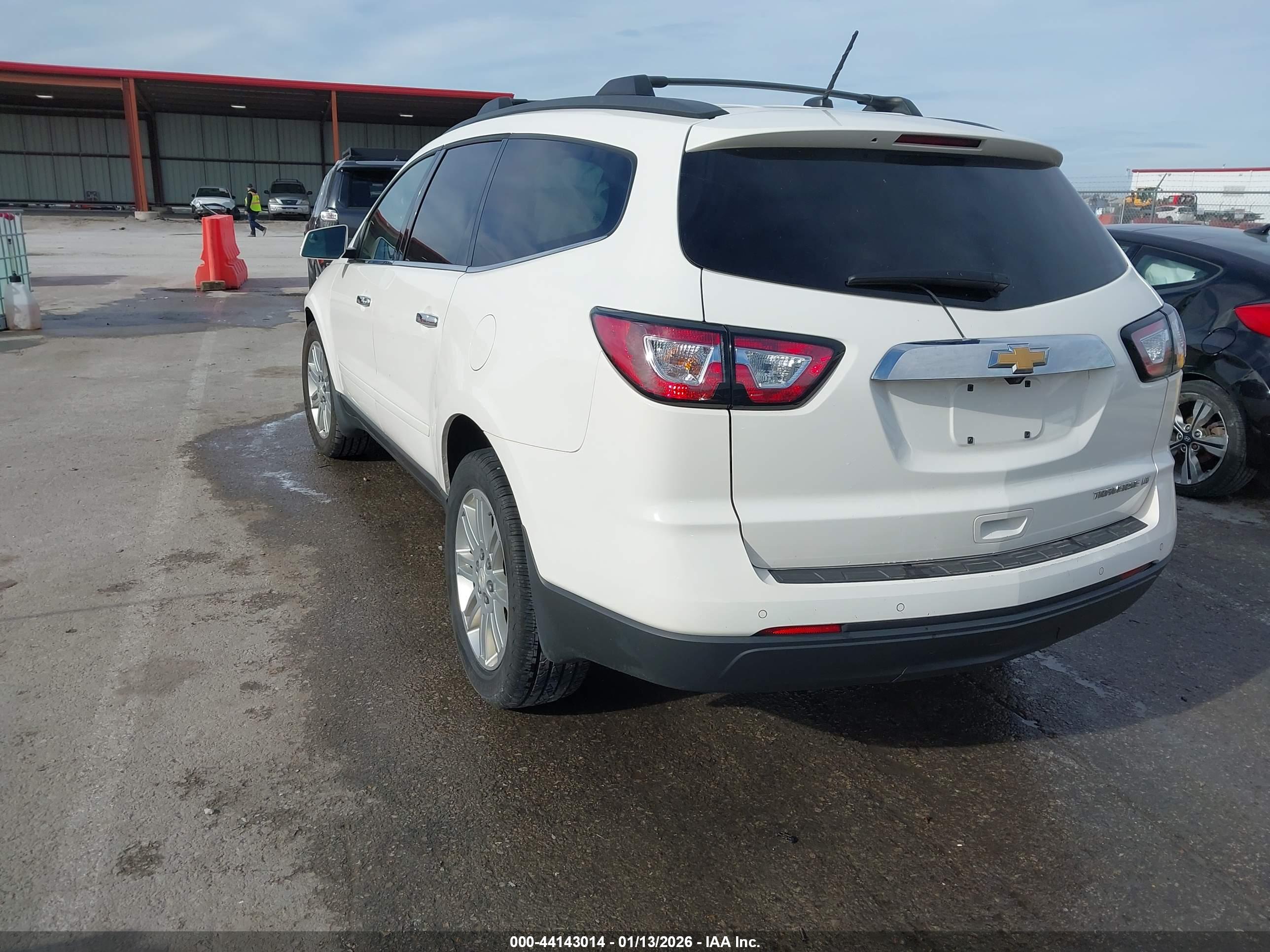 CHEVROLET TRAVERSE image 3