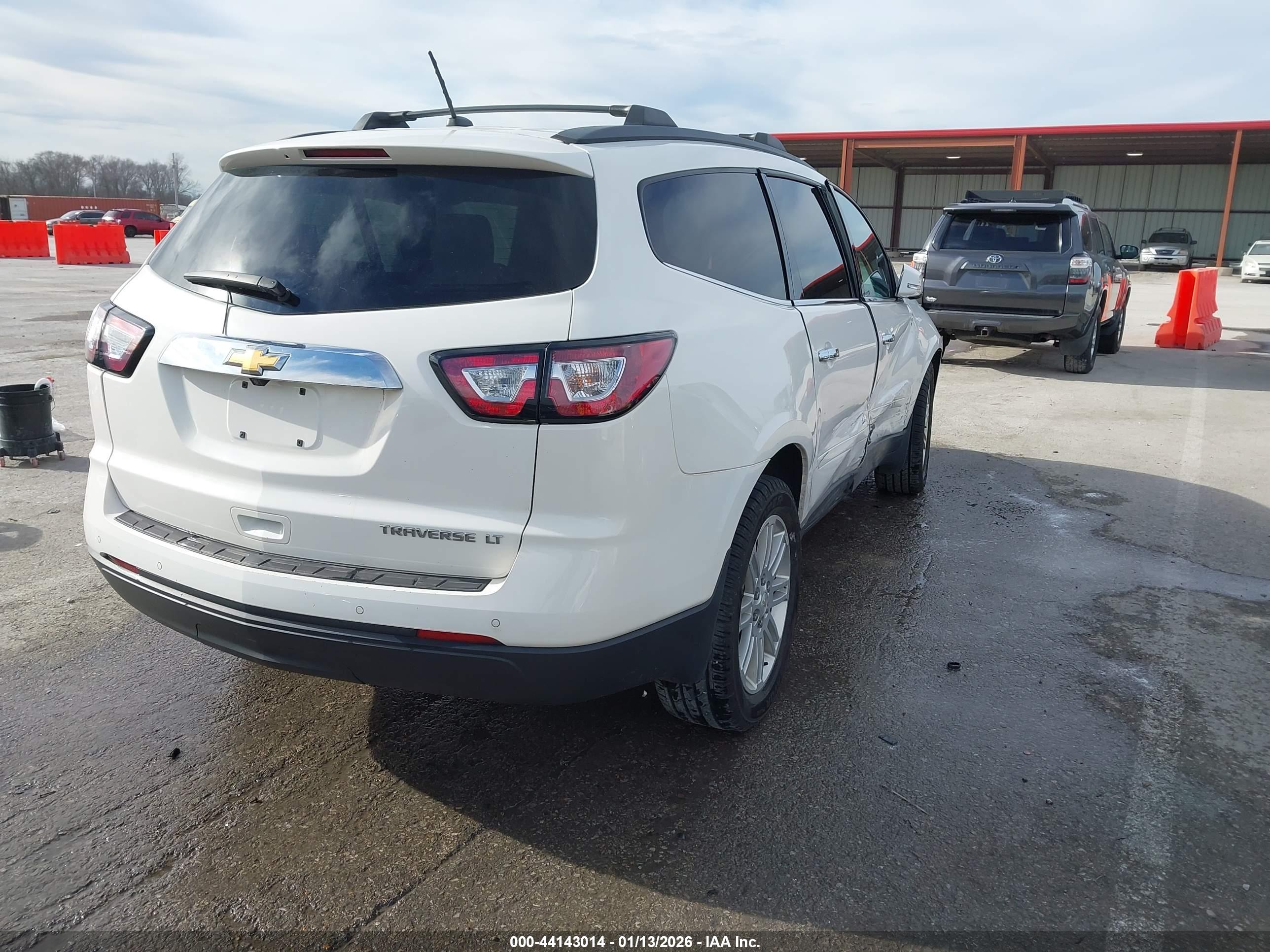 CHEVROLET TRAVERSE image 4