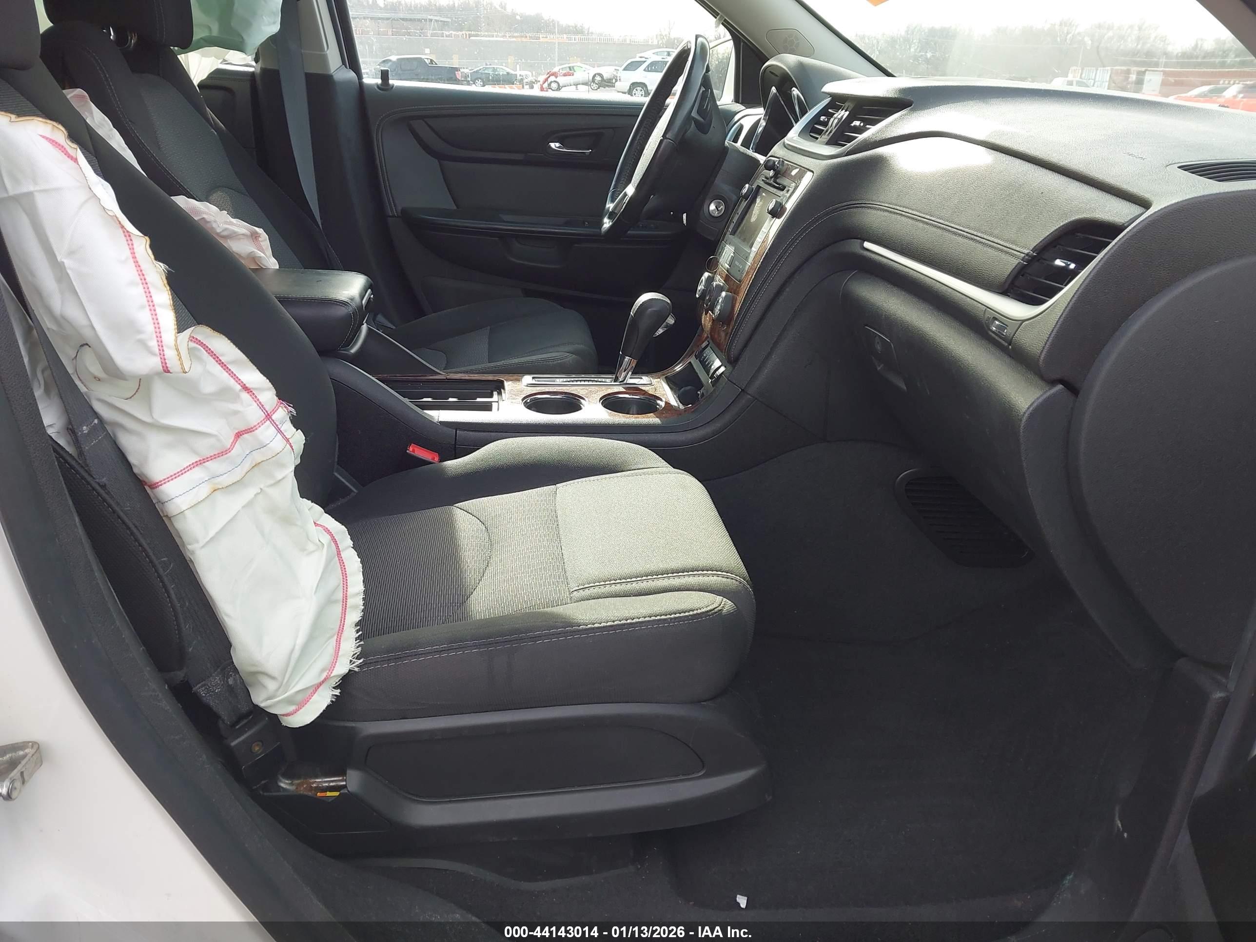 CHEVROLET TRAVERSE image 5