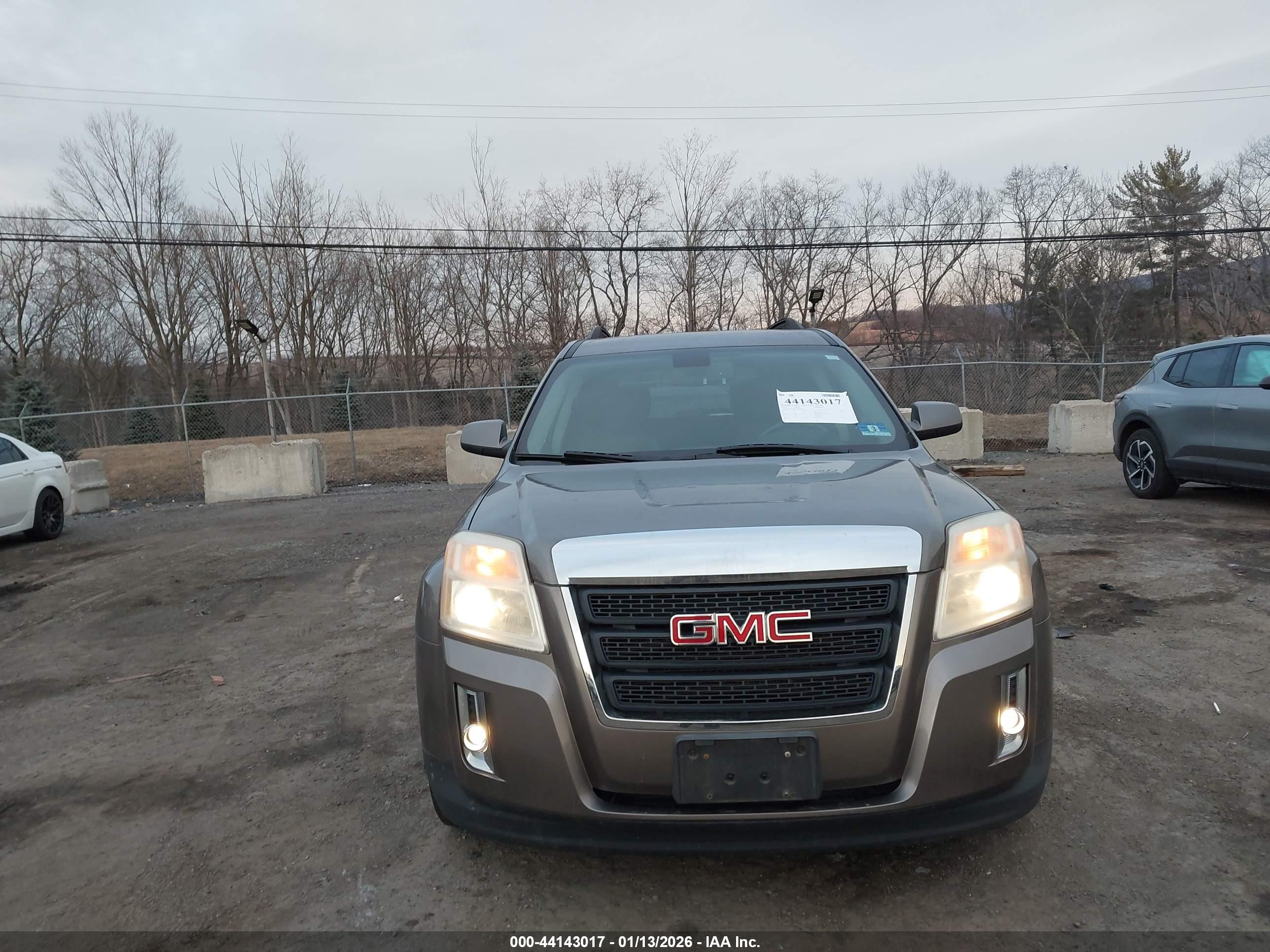 GMC TERRAIN image 6