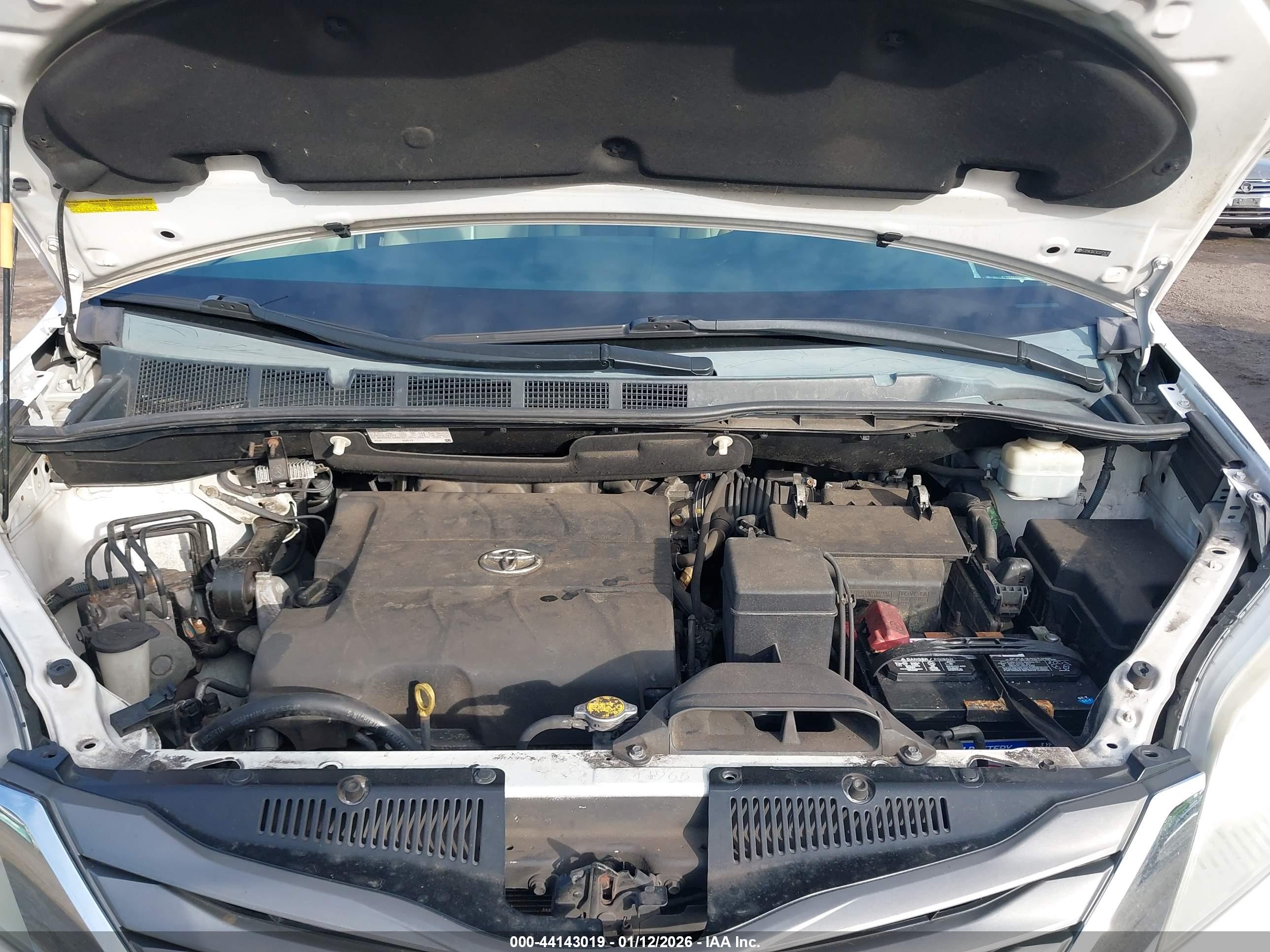 TOYOTA SIENNA image 10
