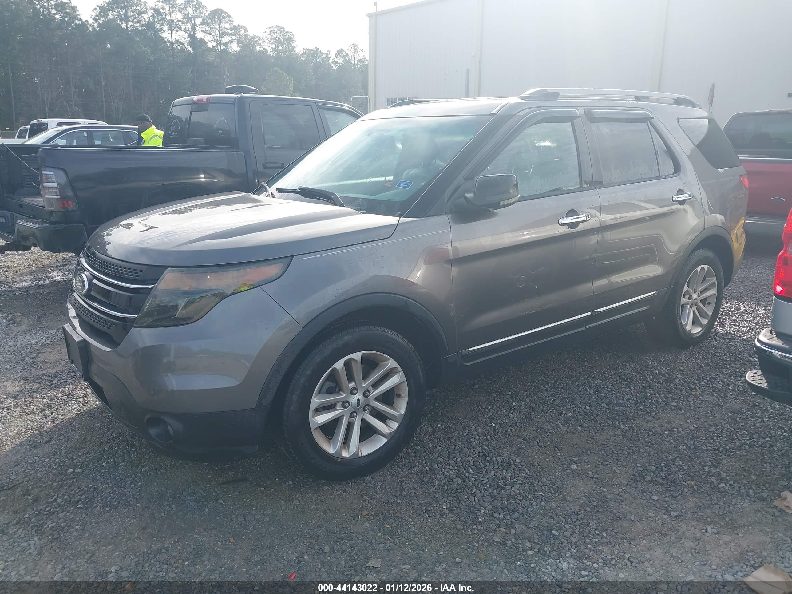 FORD EXPLORER image 2
