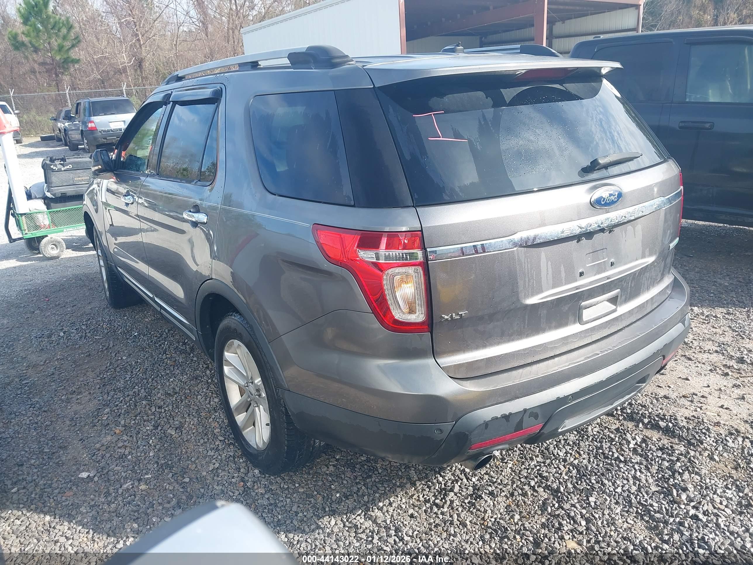 FORD EXPLORER image 3