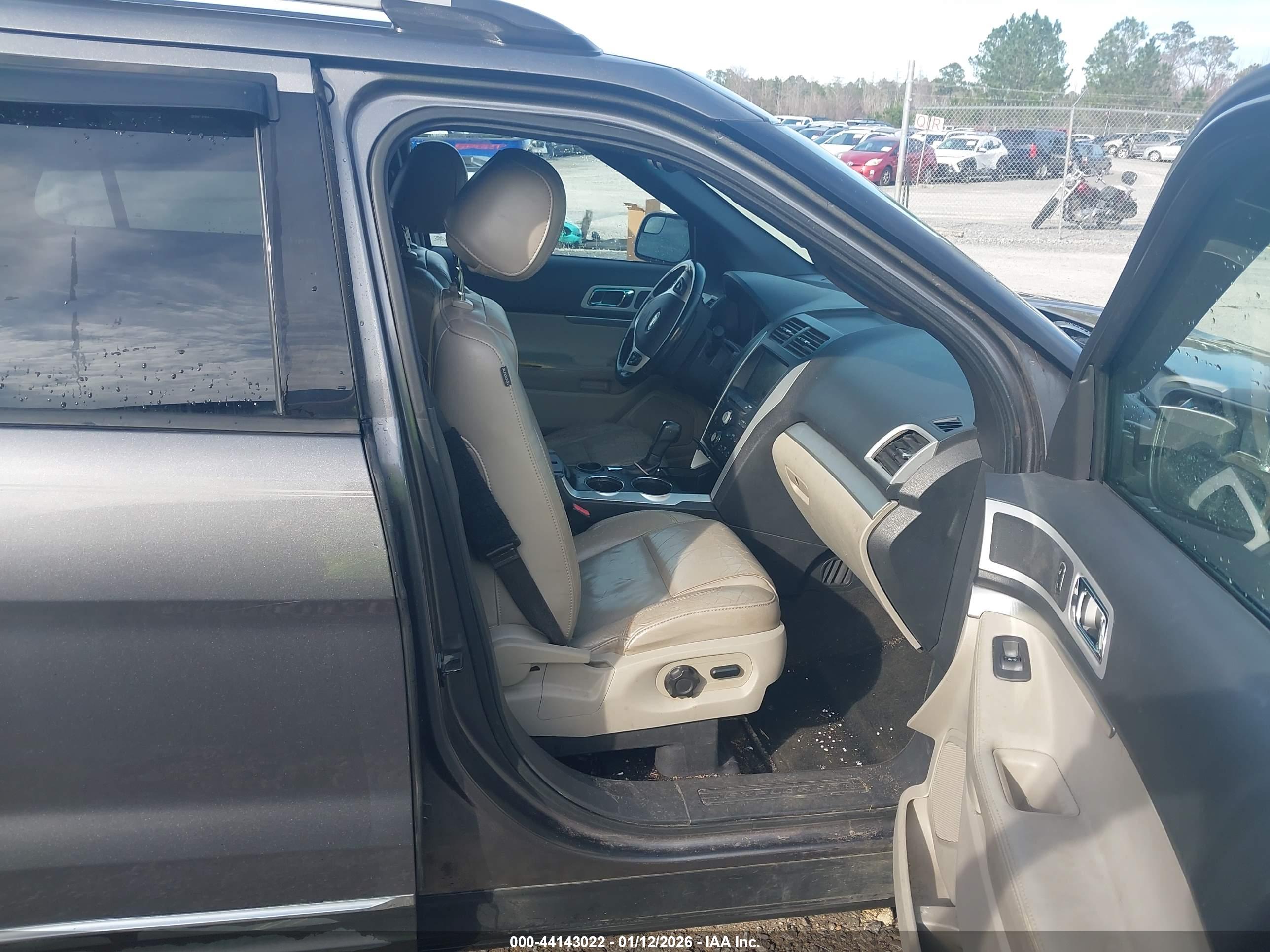 FORD EXPLORER image 5