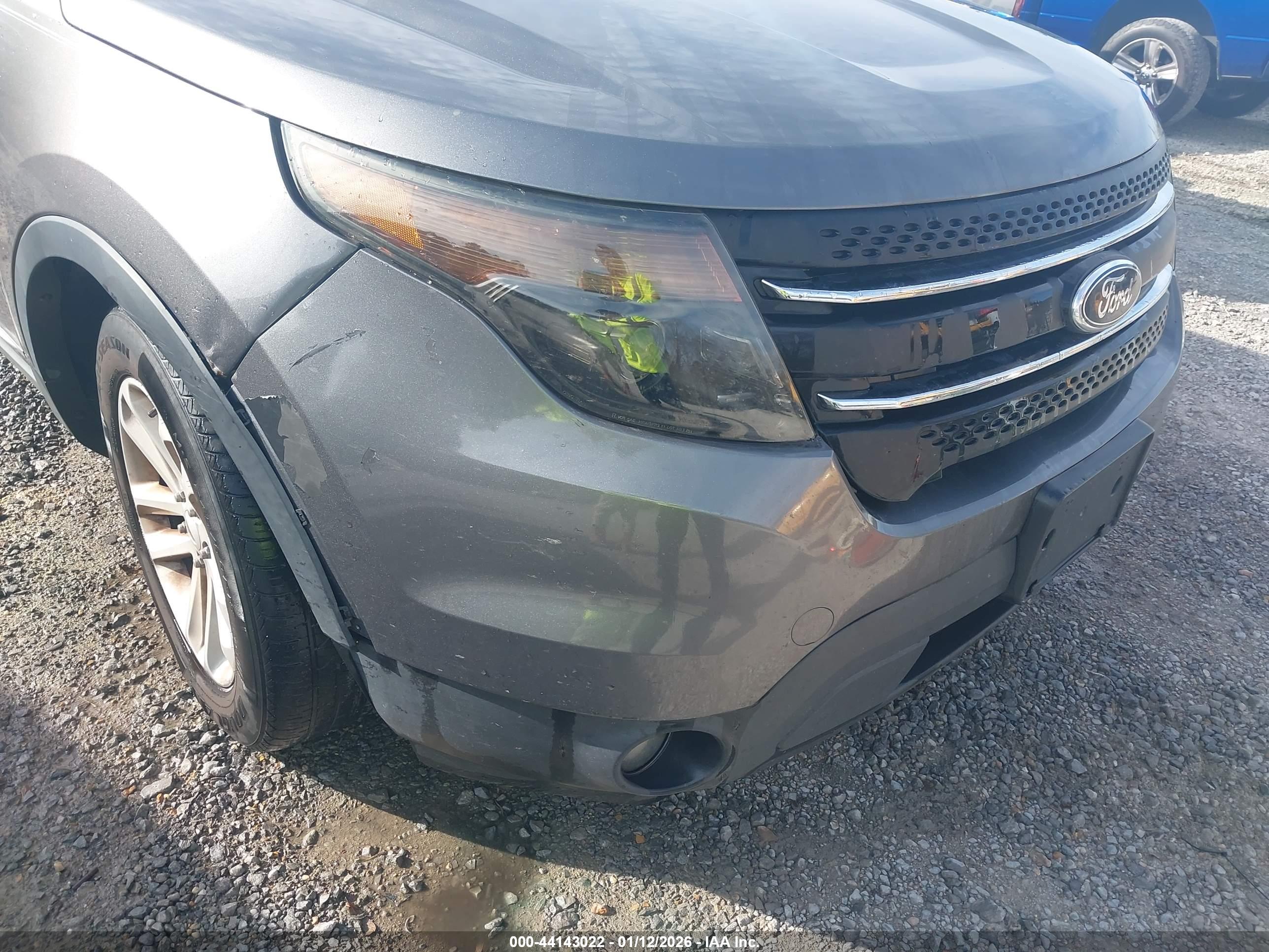 FORD EXPLORER image 6