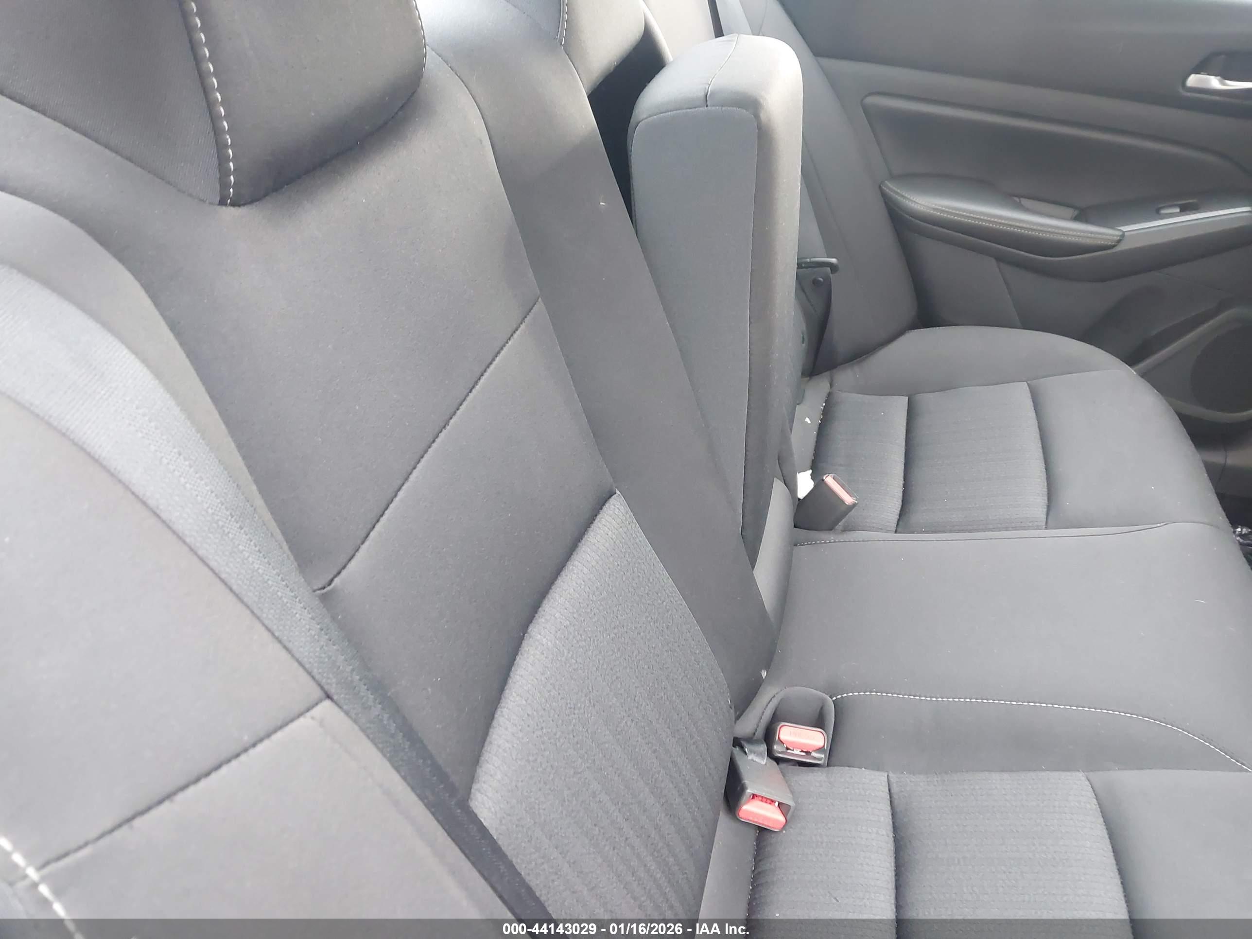 NISSAN ALTIMA image 8