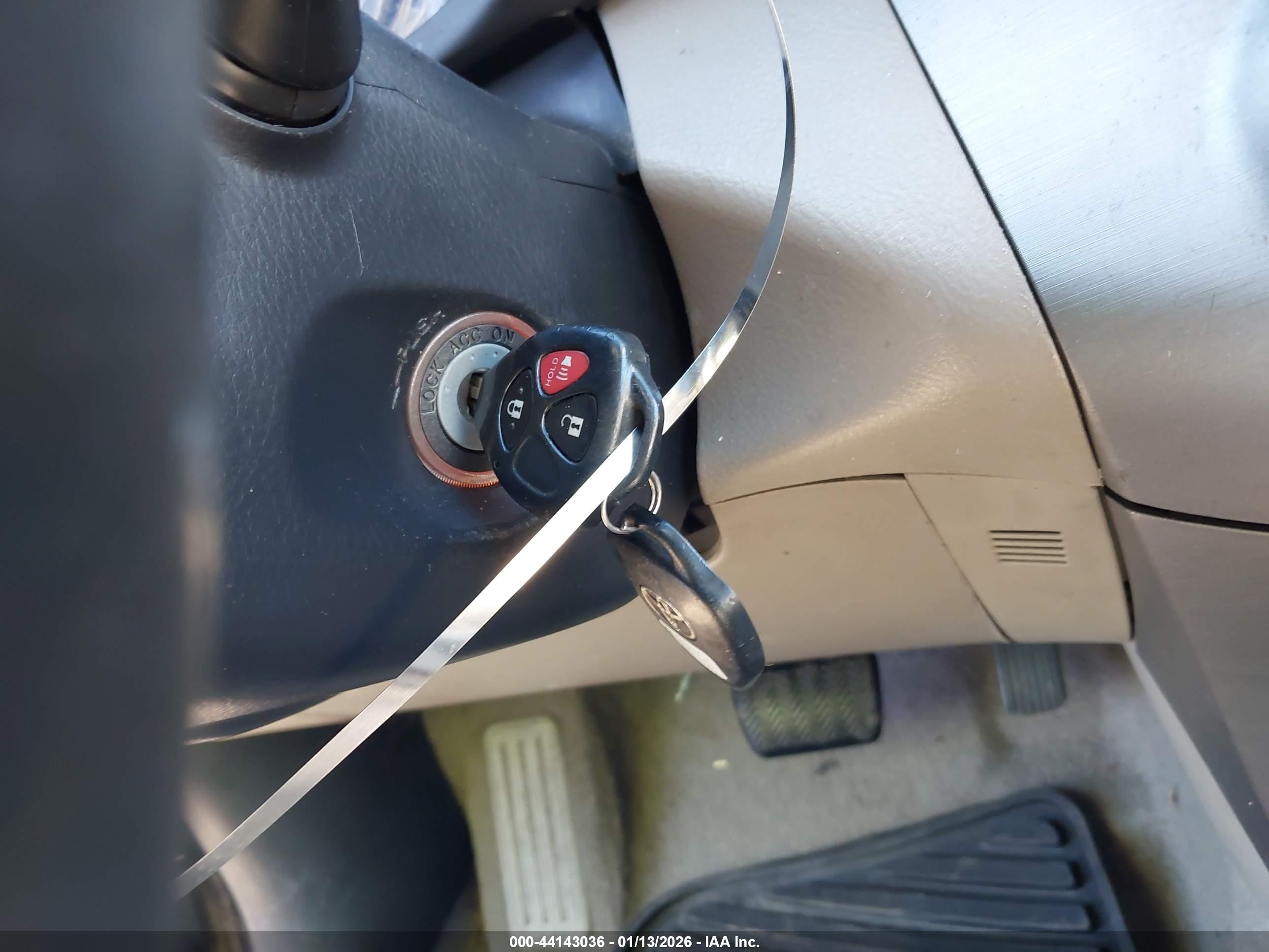 TOYOTA RAV4 image 11