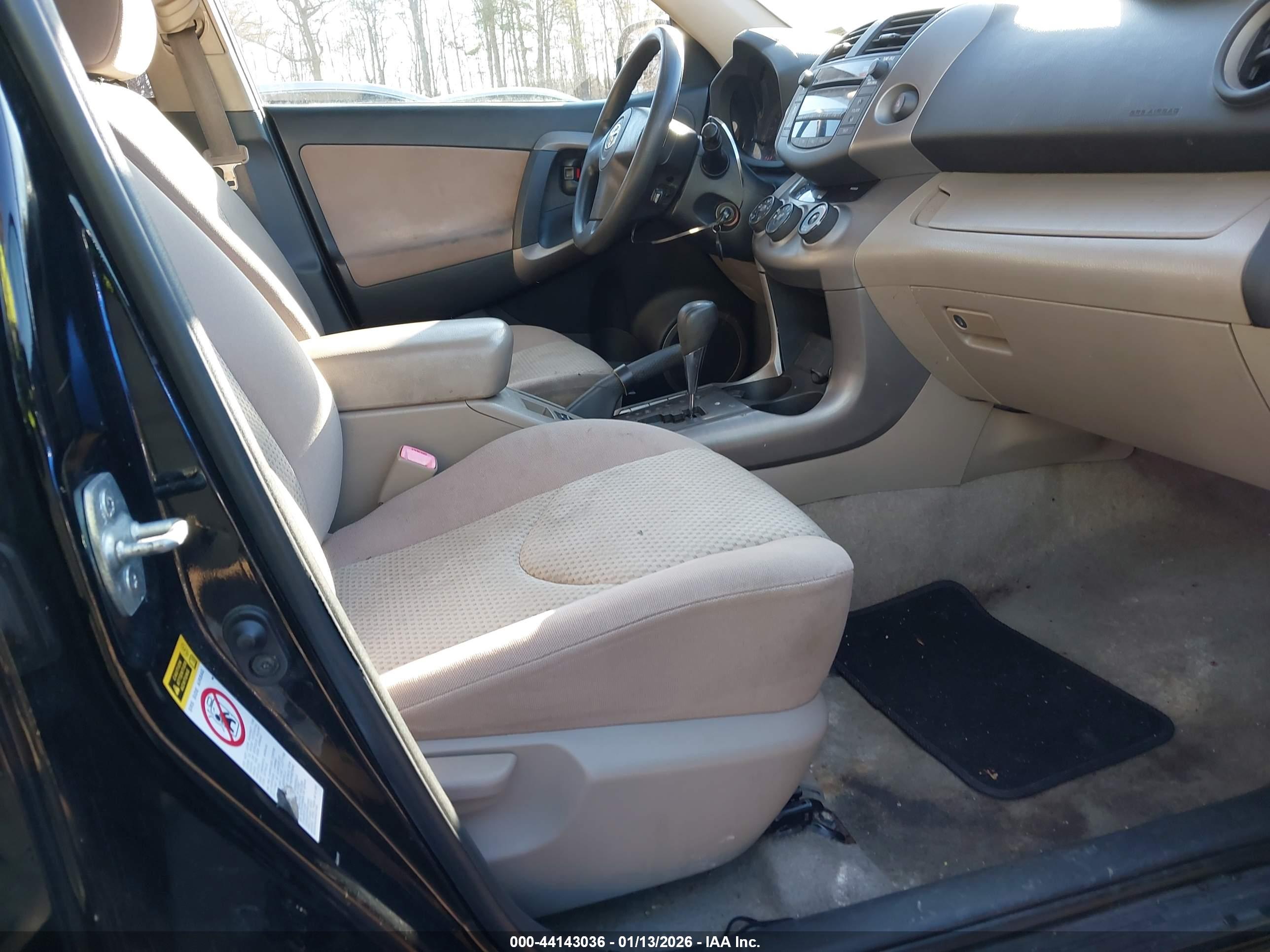 TOYOTA RAV4 image 5