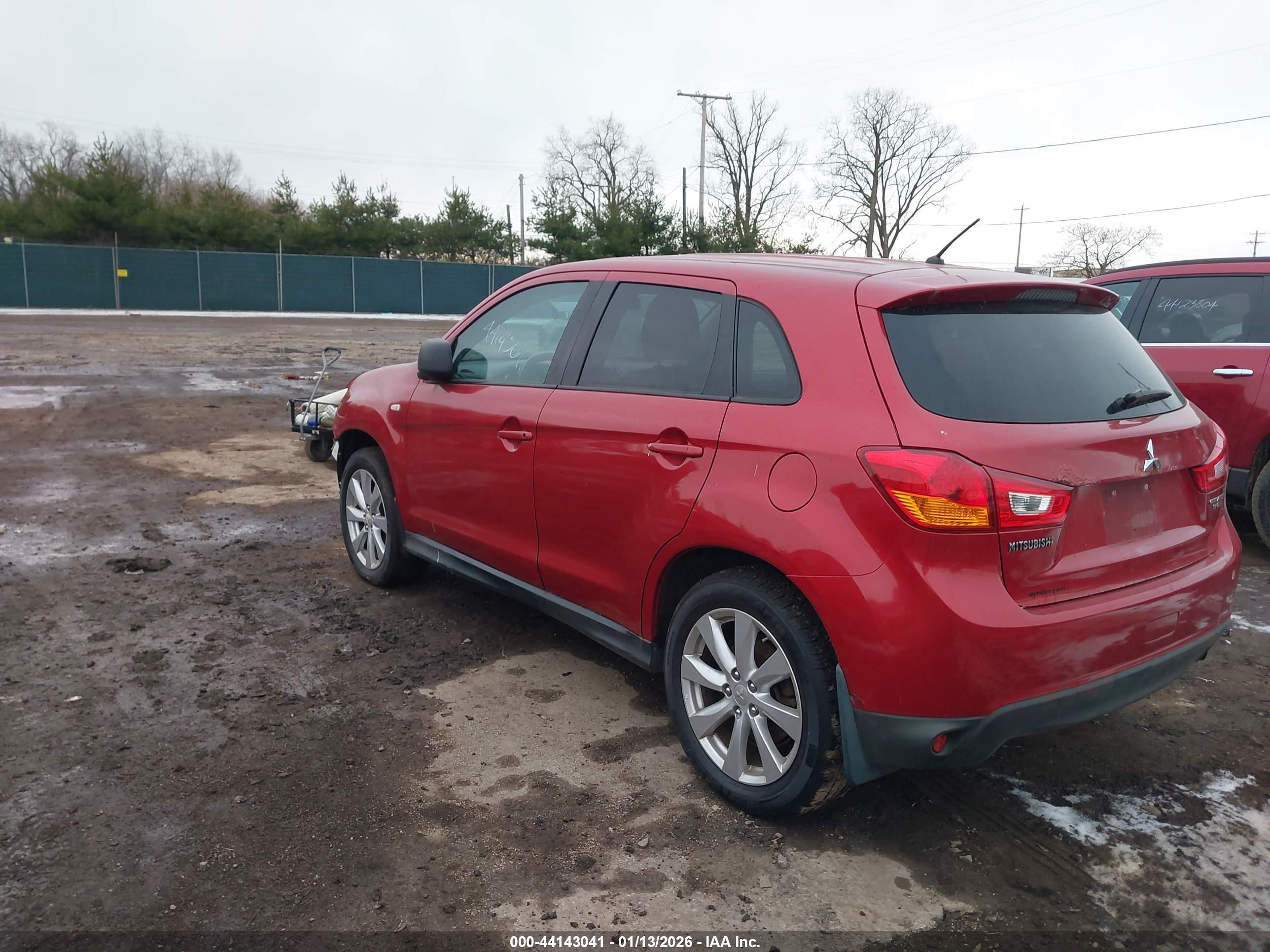MITSUBISHI OUTLANDER image 3