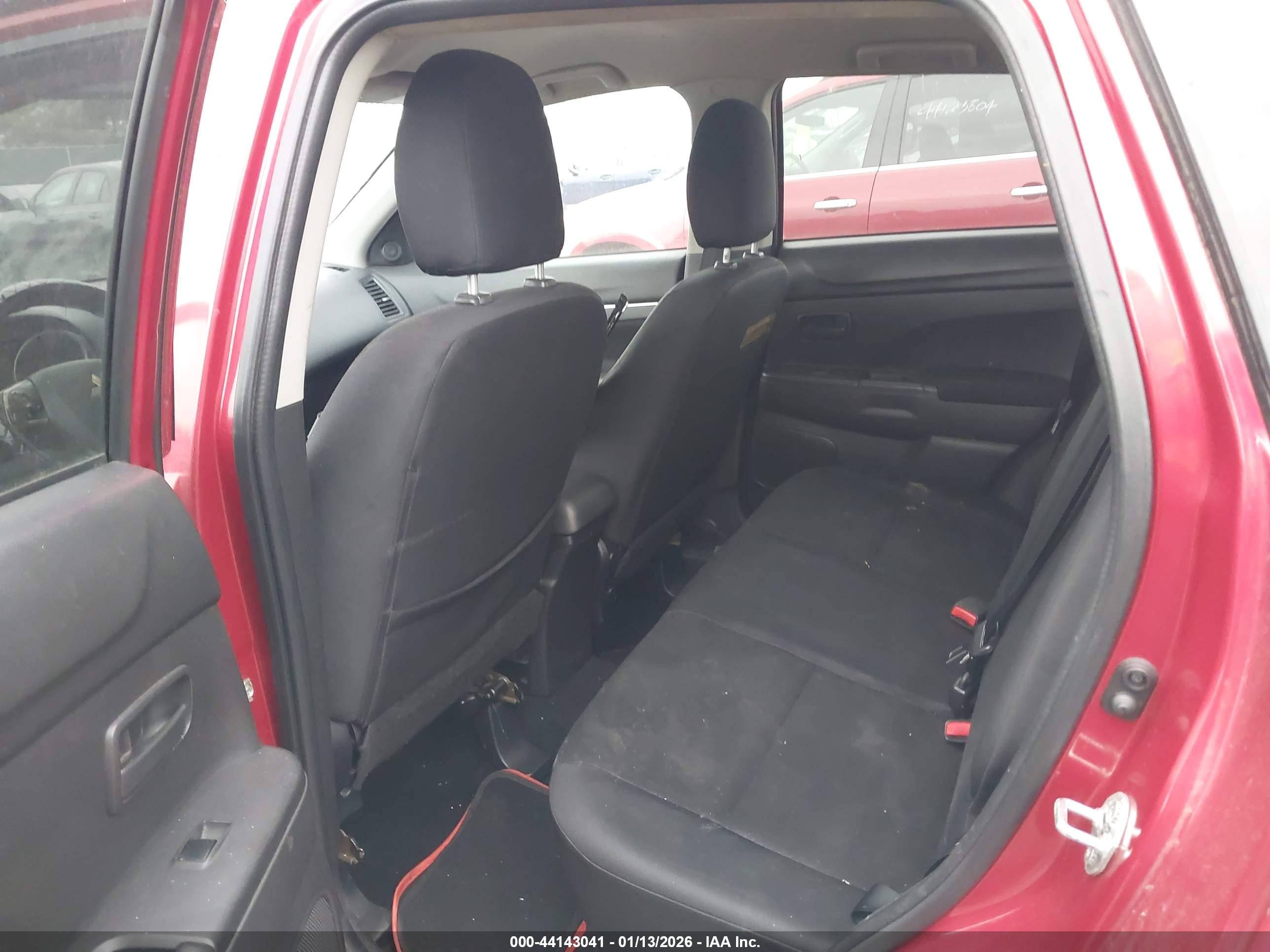 MITSUBISHI OUTLANDER image 8