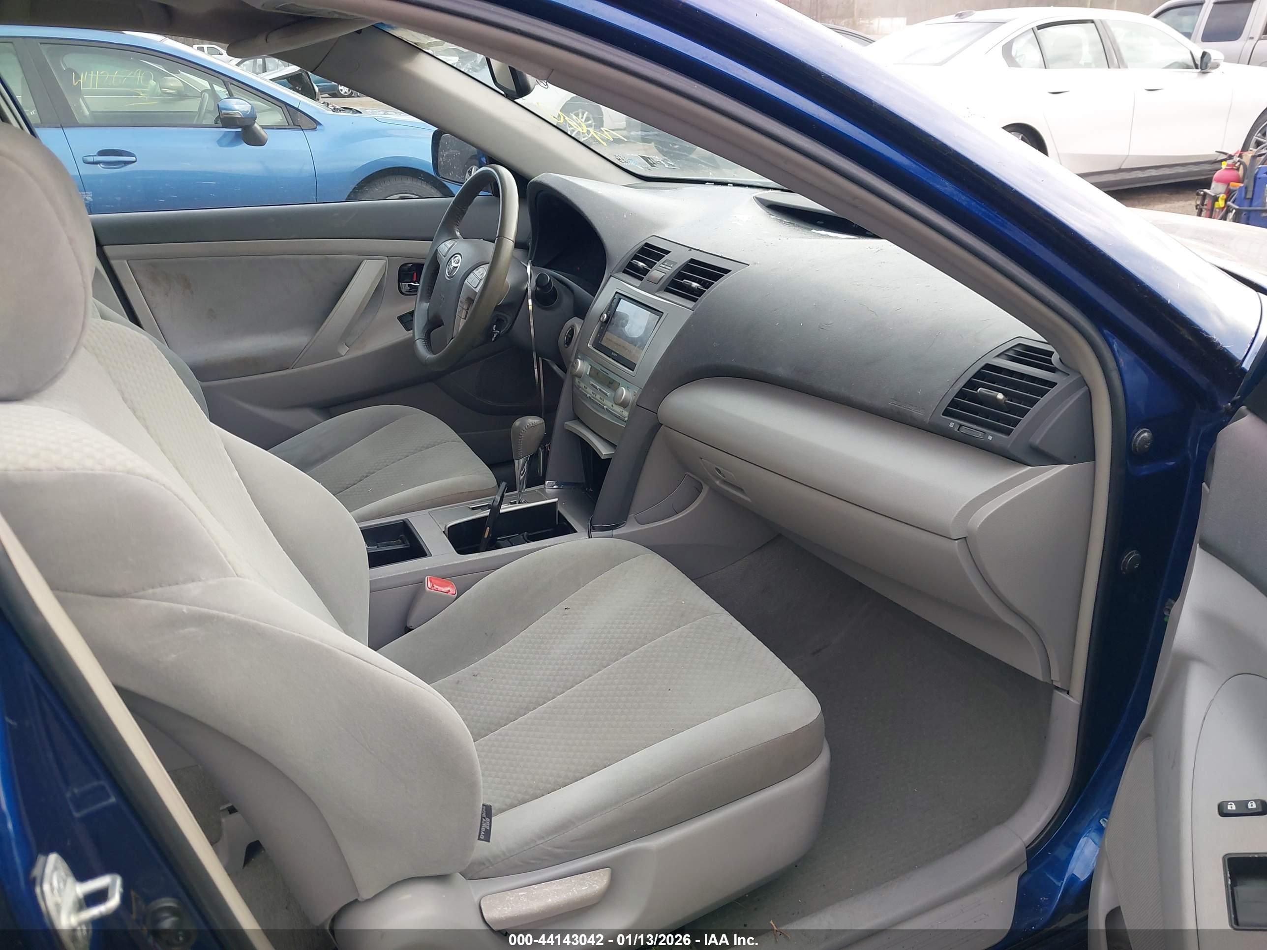 TOYOTA CAMRY image 5