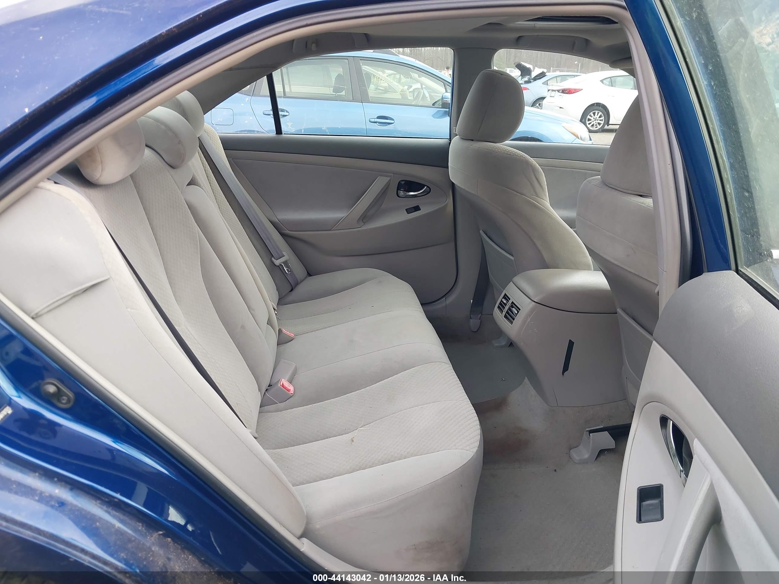 TOYOTA CAMRY image 8