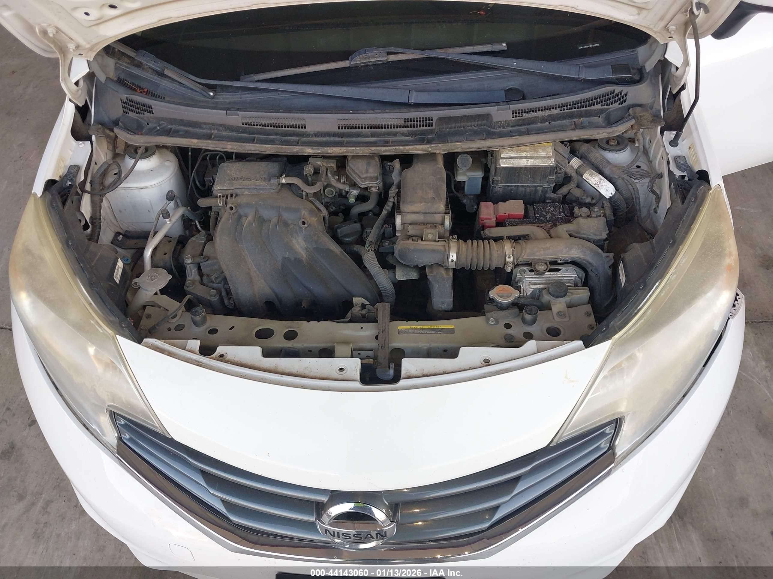 NISSAN VERSA image 10