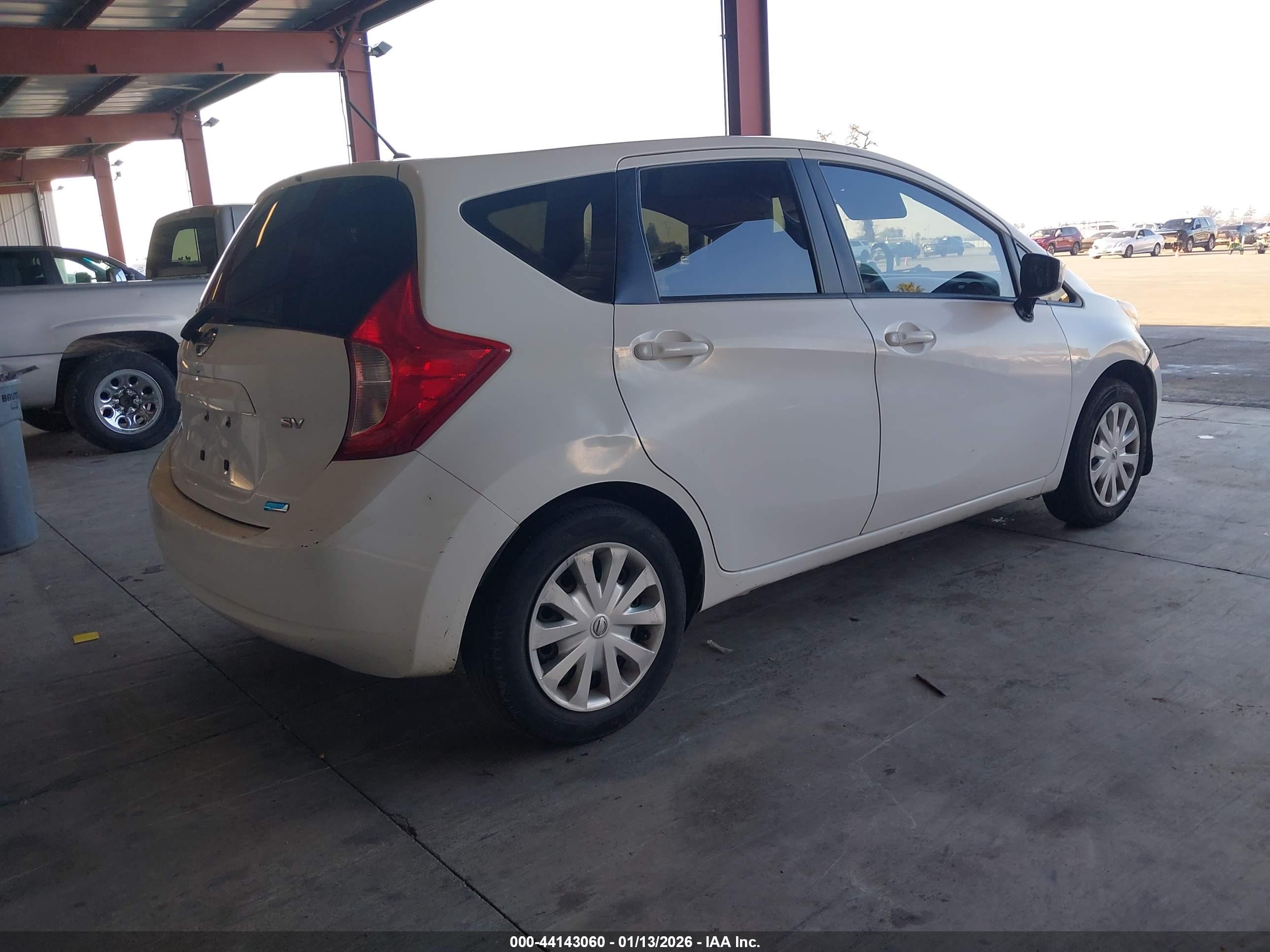 NISSAN VERSA image 4