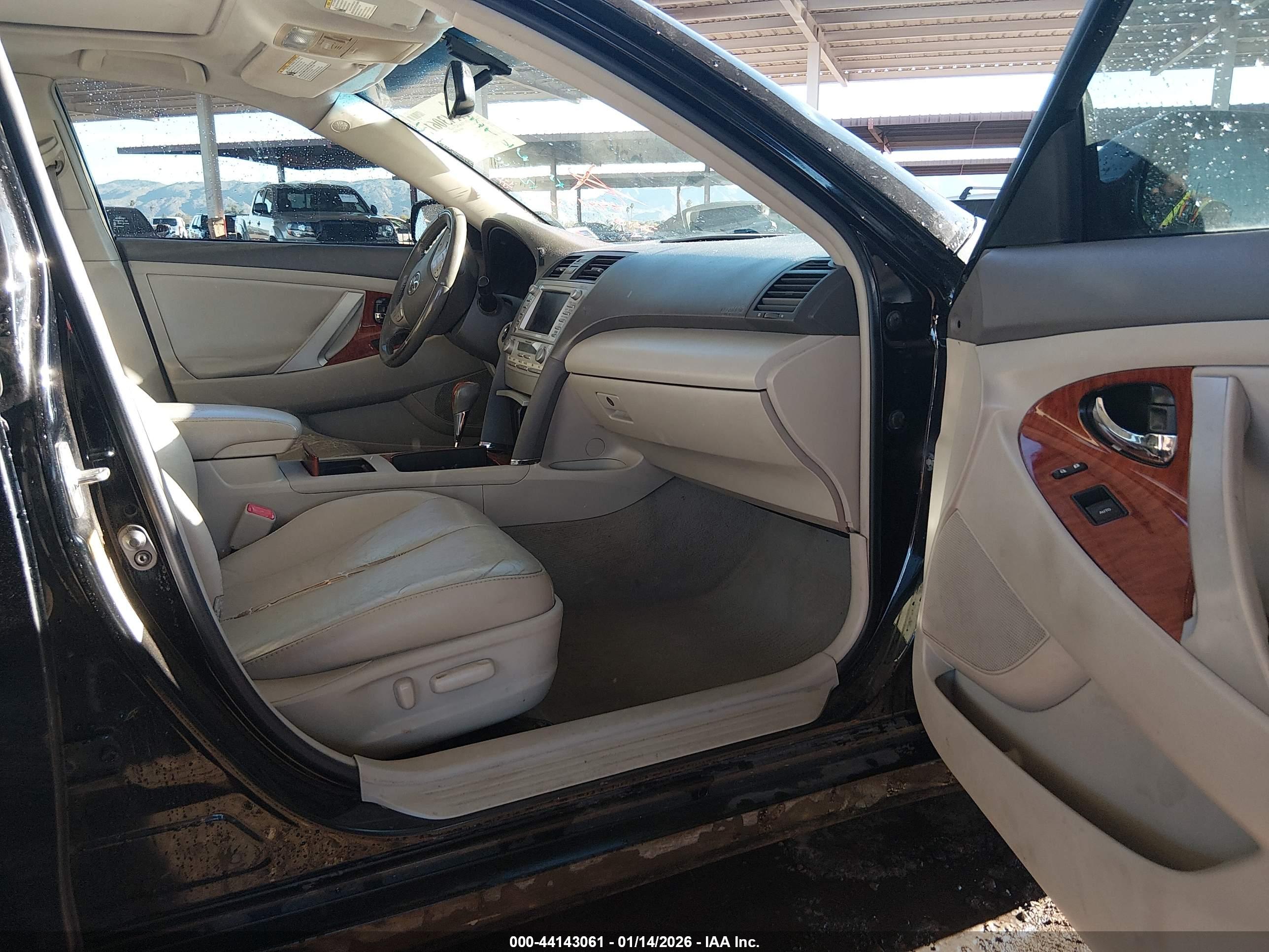 TOYOTA CAMRY image 5