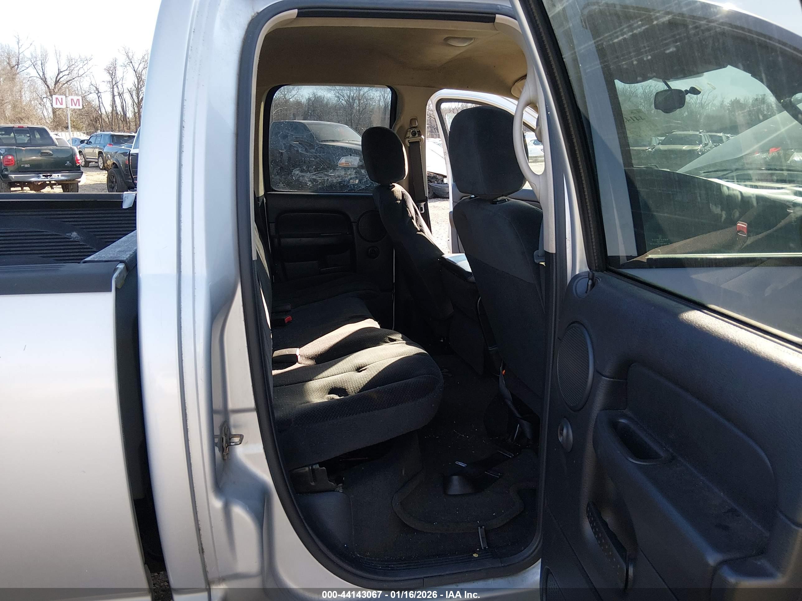 DODGE RAM image 8