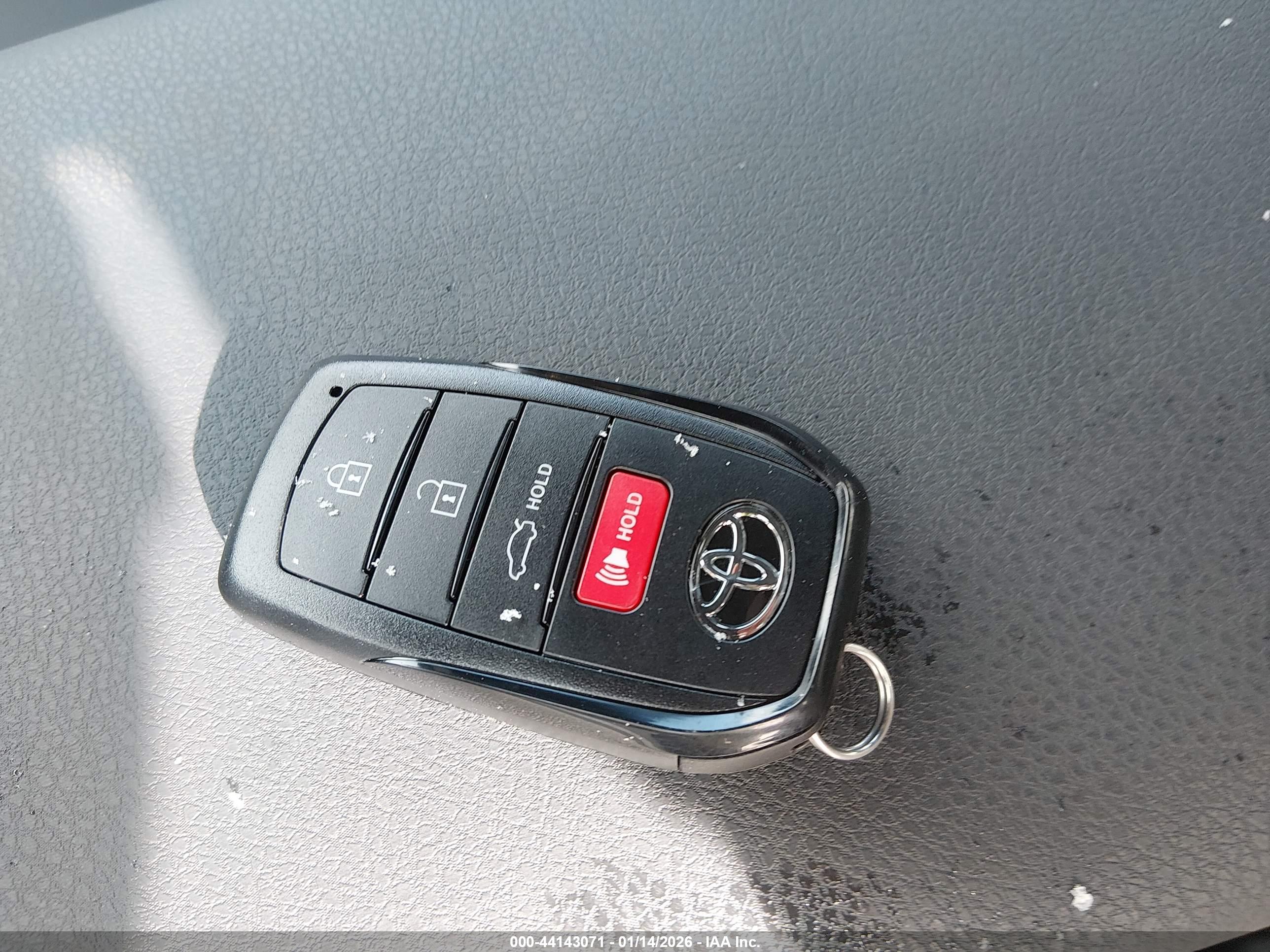 TOYOTA CAMRY image 11