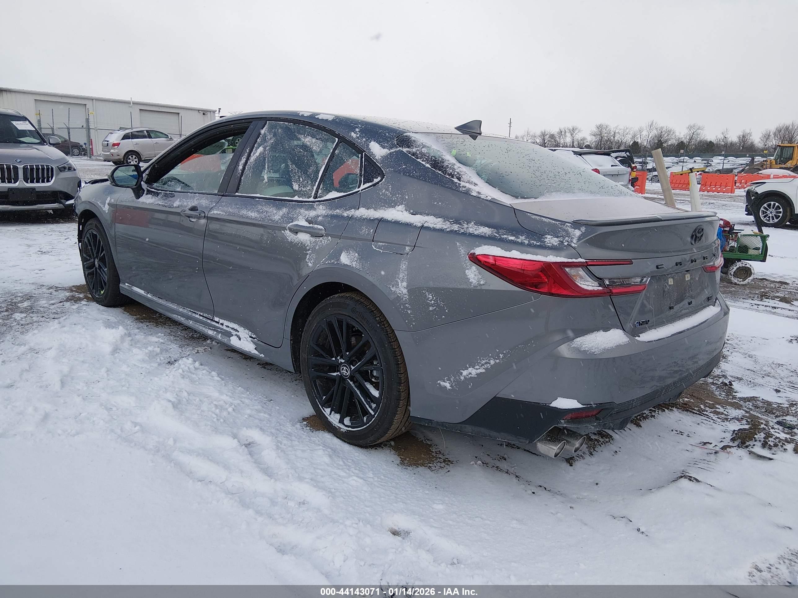 TOYOTA CAMRY image 3