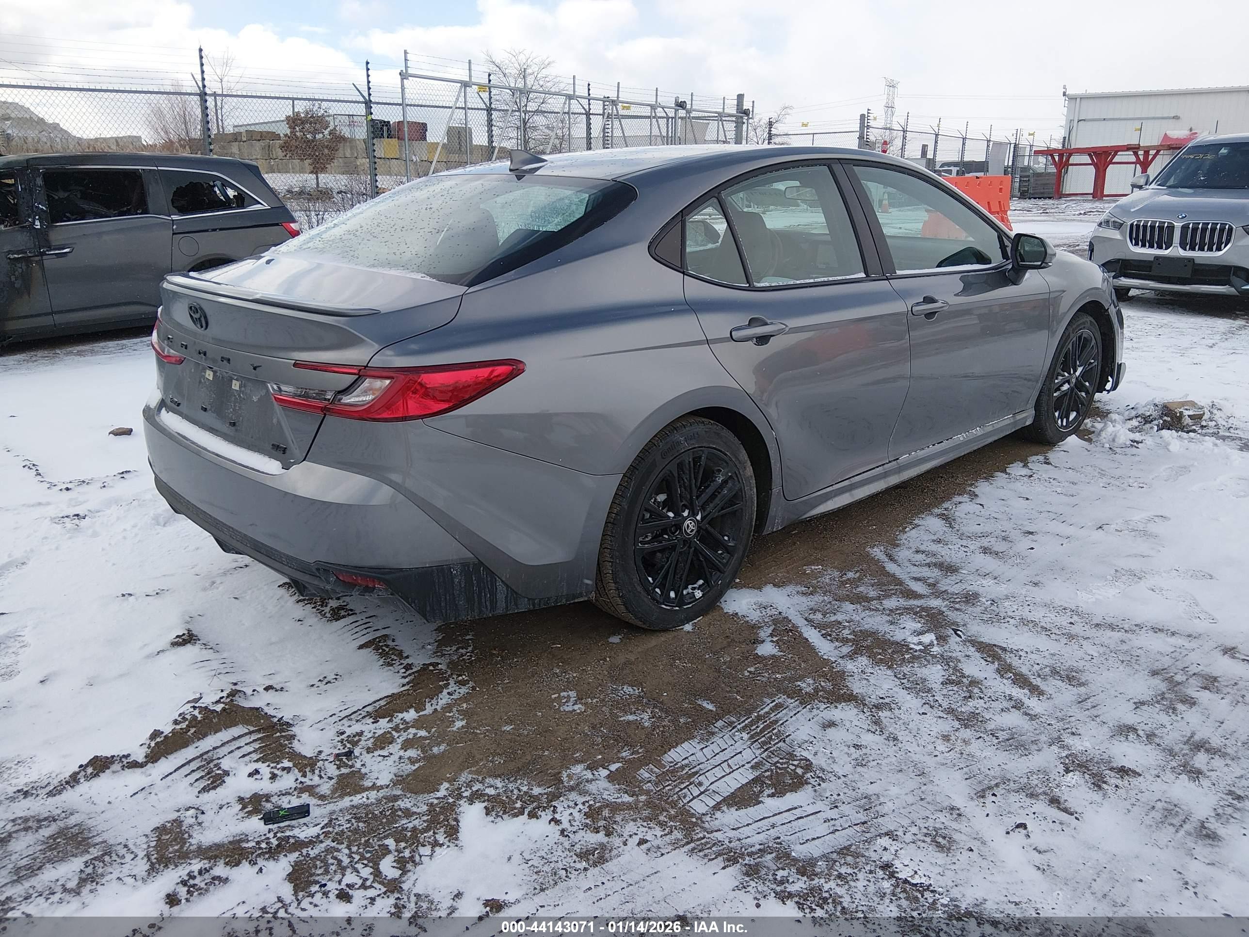 TOYOTA CAMRY image 4