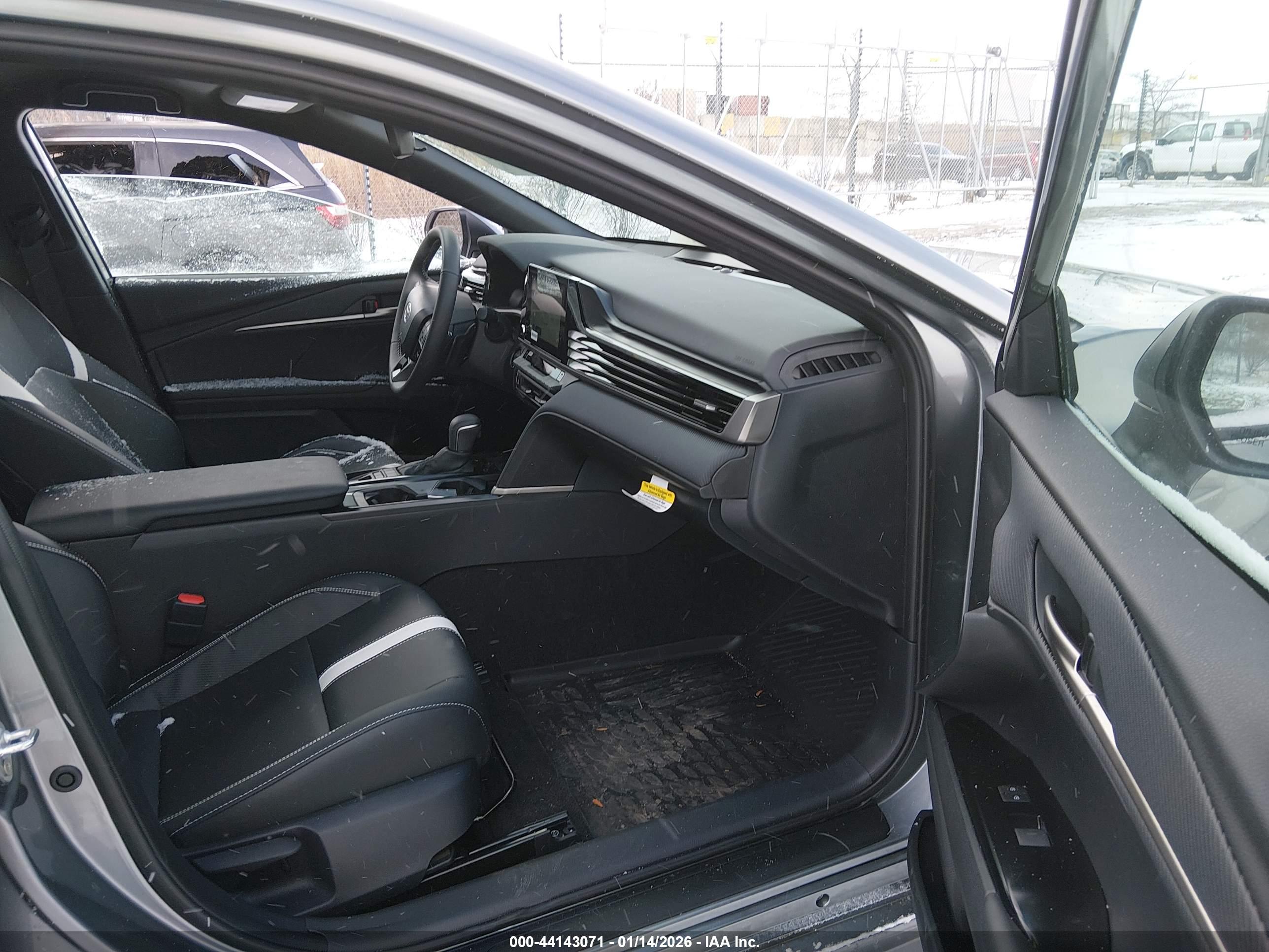 TOYOTA CAMRY image 5