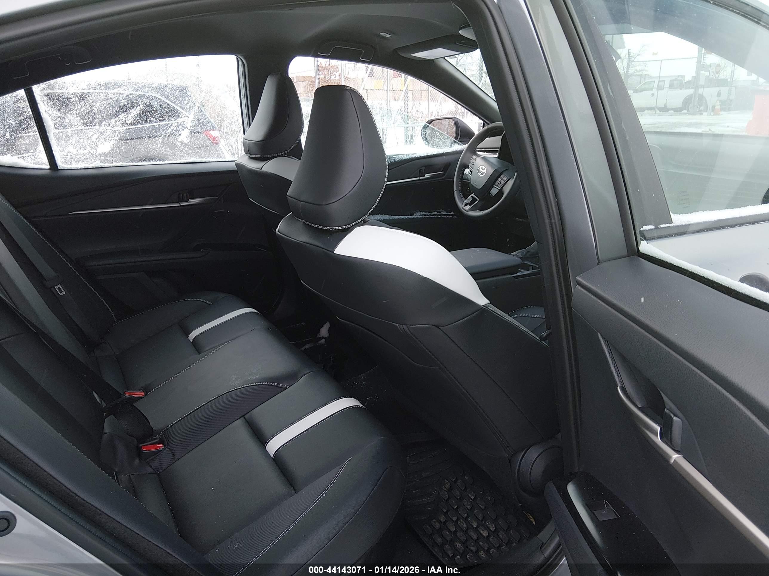 TOYOTA CAMRY image 8