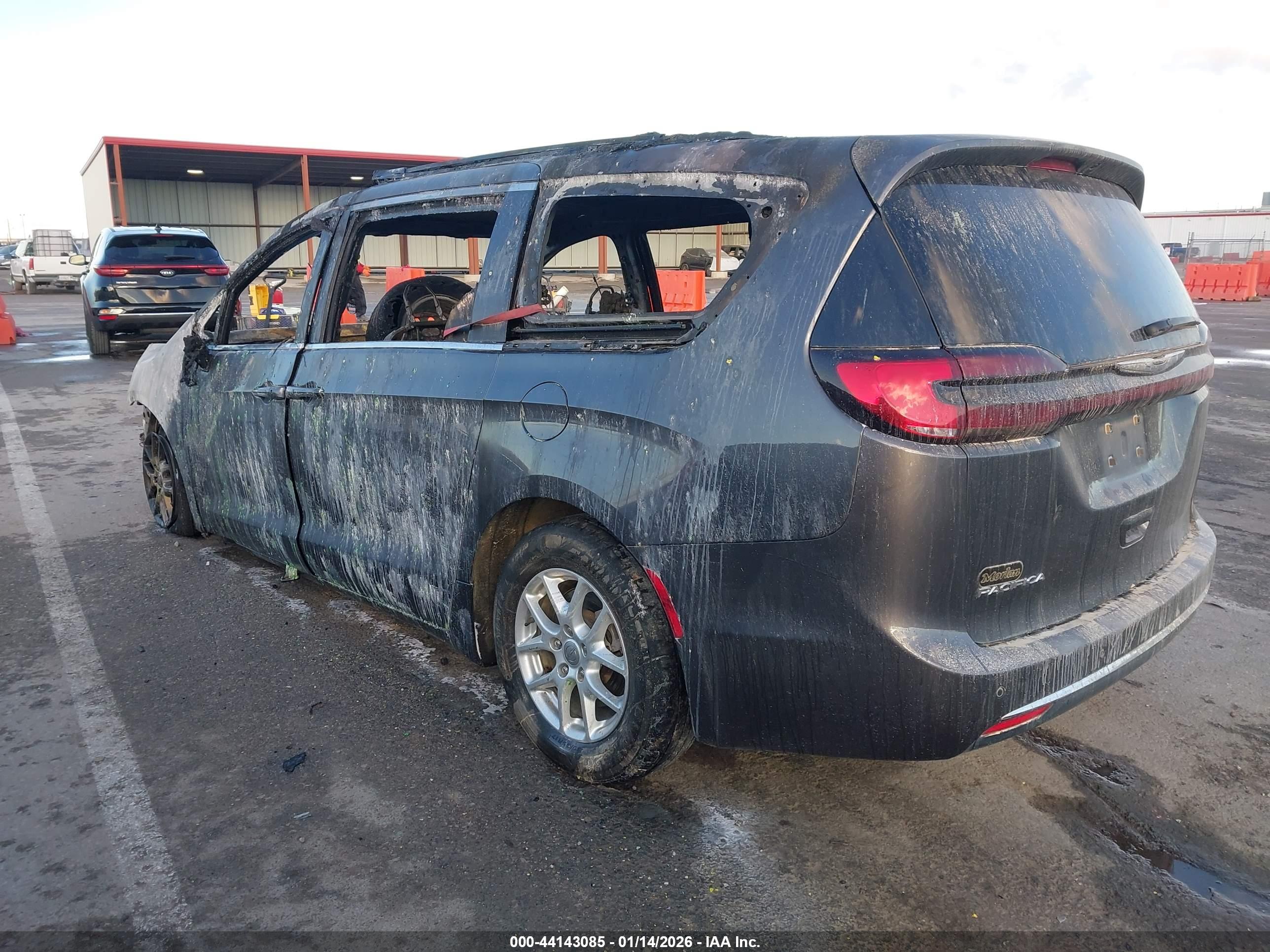 CHRYSLER PACIFICA image 3
