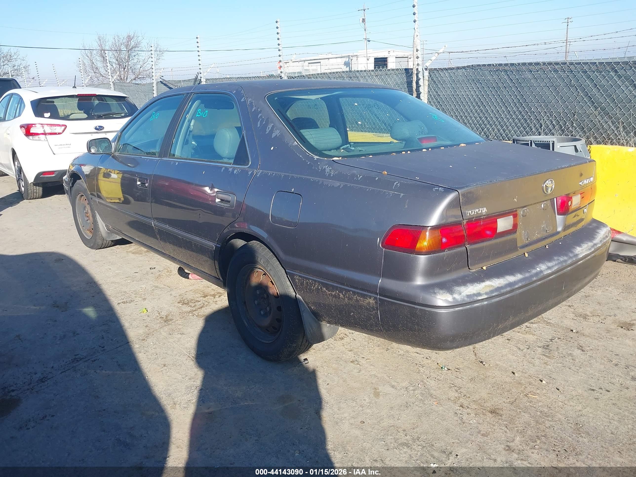 TOYOTA CAMRY image 3