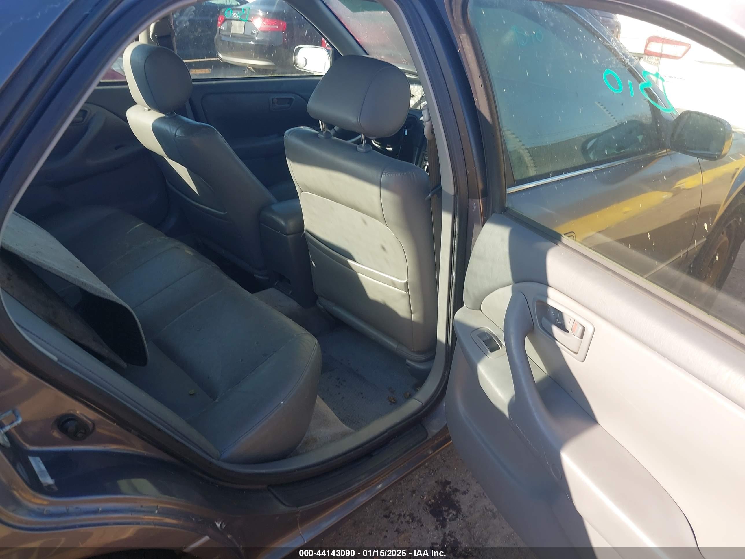 TOYOTA CAMRY image 8