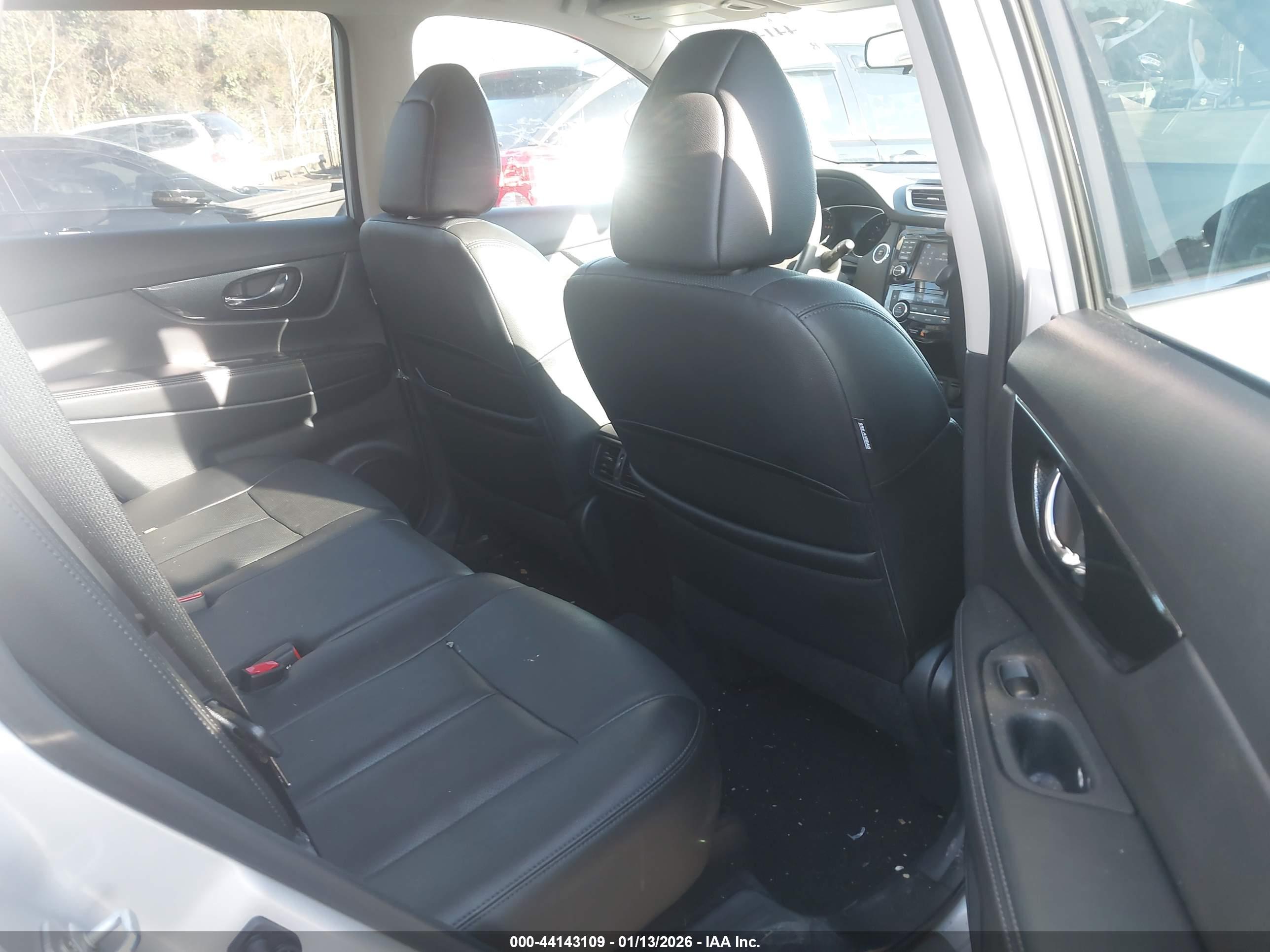 NISSAN ROGUE image 8