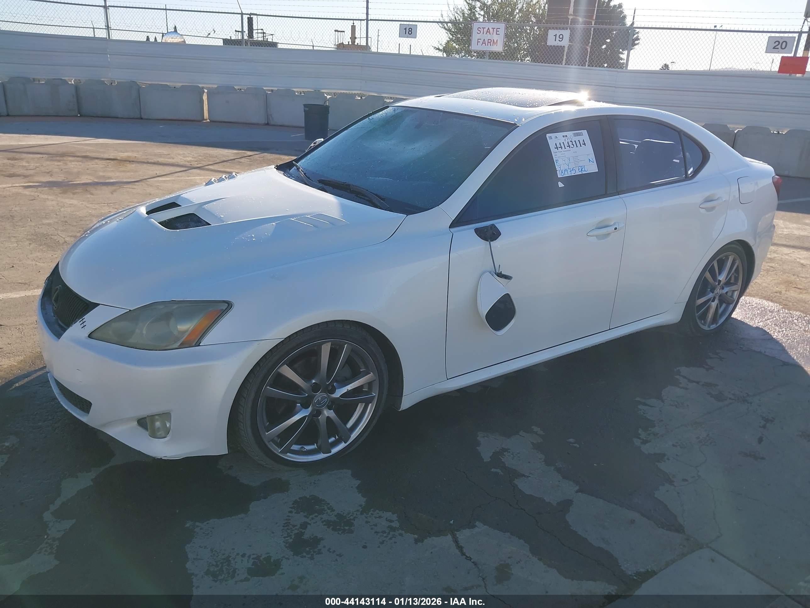 LEXUS IS image 2
