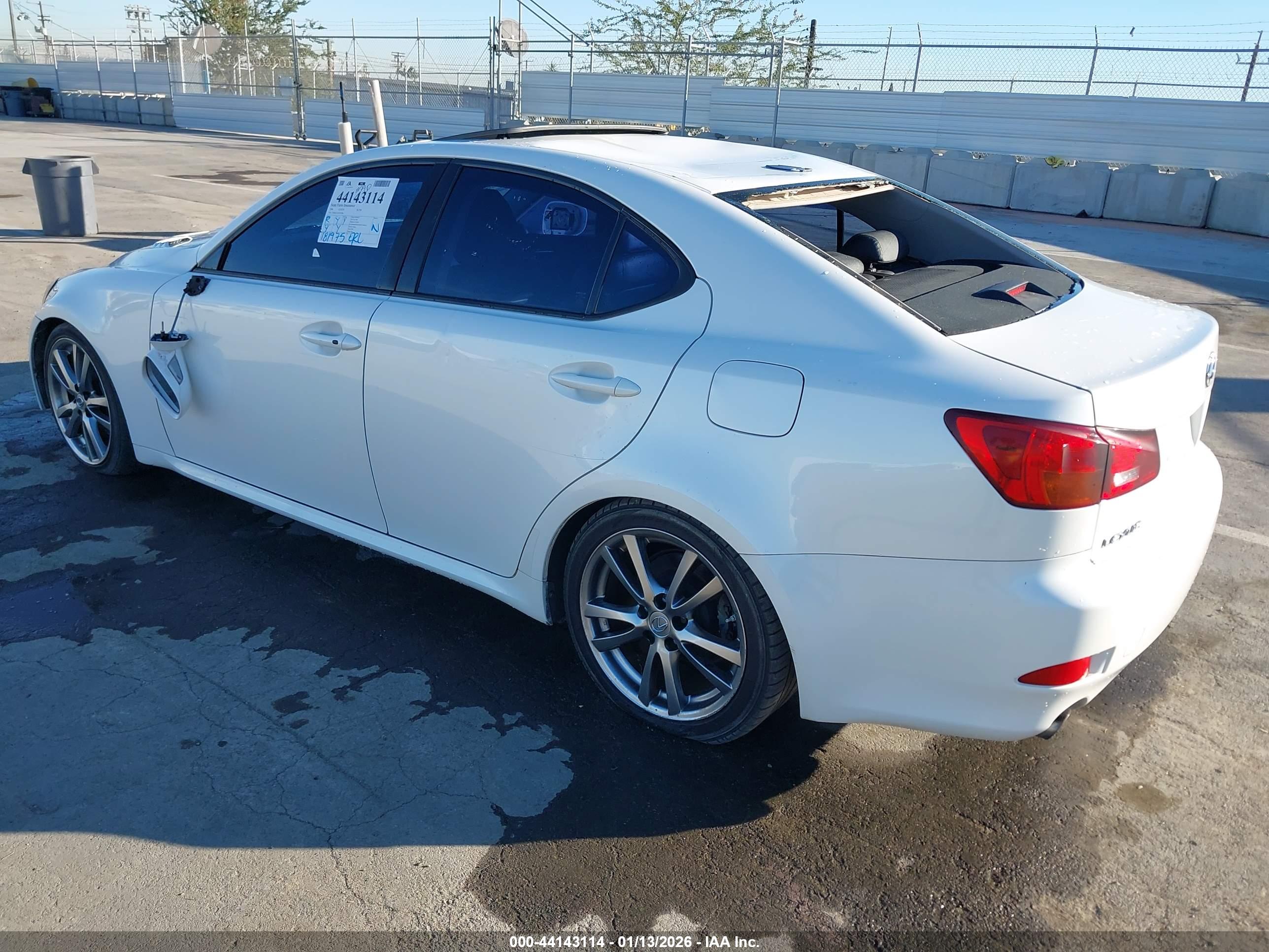 LEXUS IS image 3