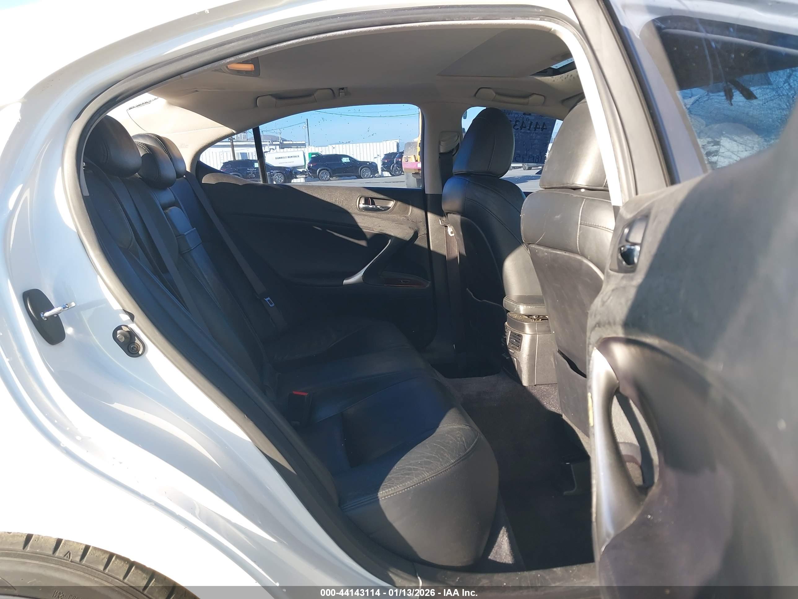 LEXUS IS image 8