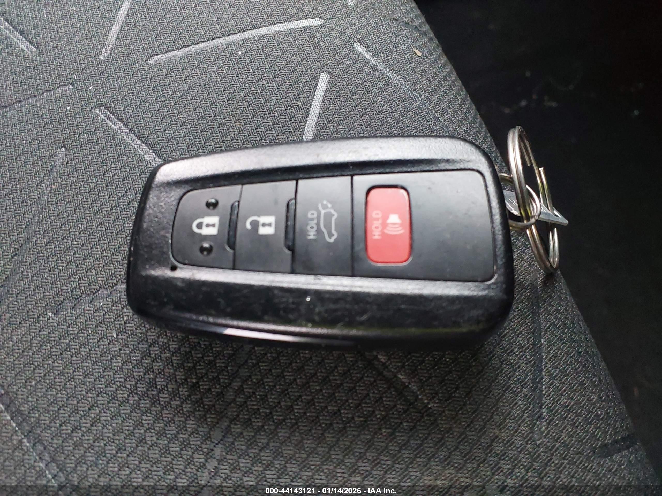 TOYOTA RAV4 image 11