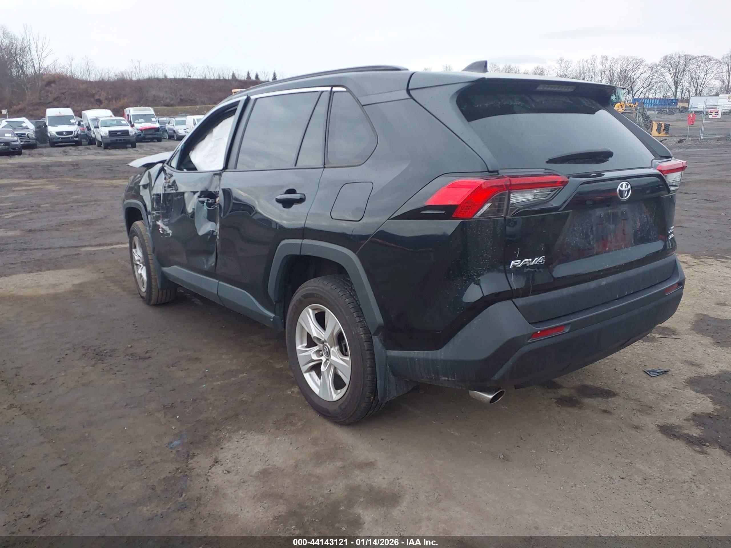 TOYOTA RAV4 image 3