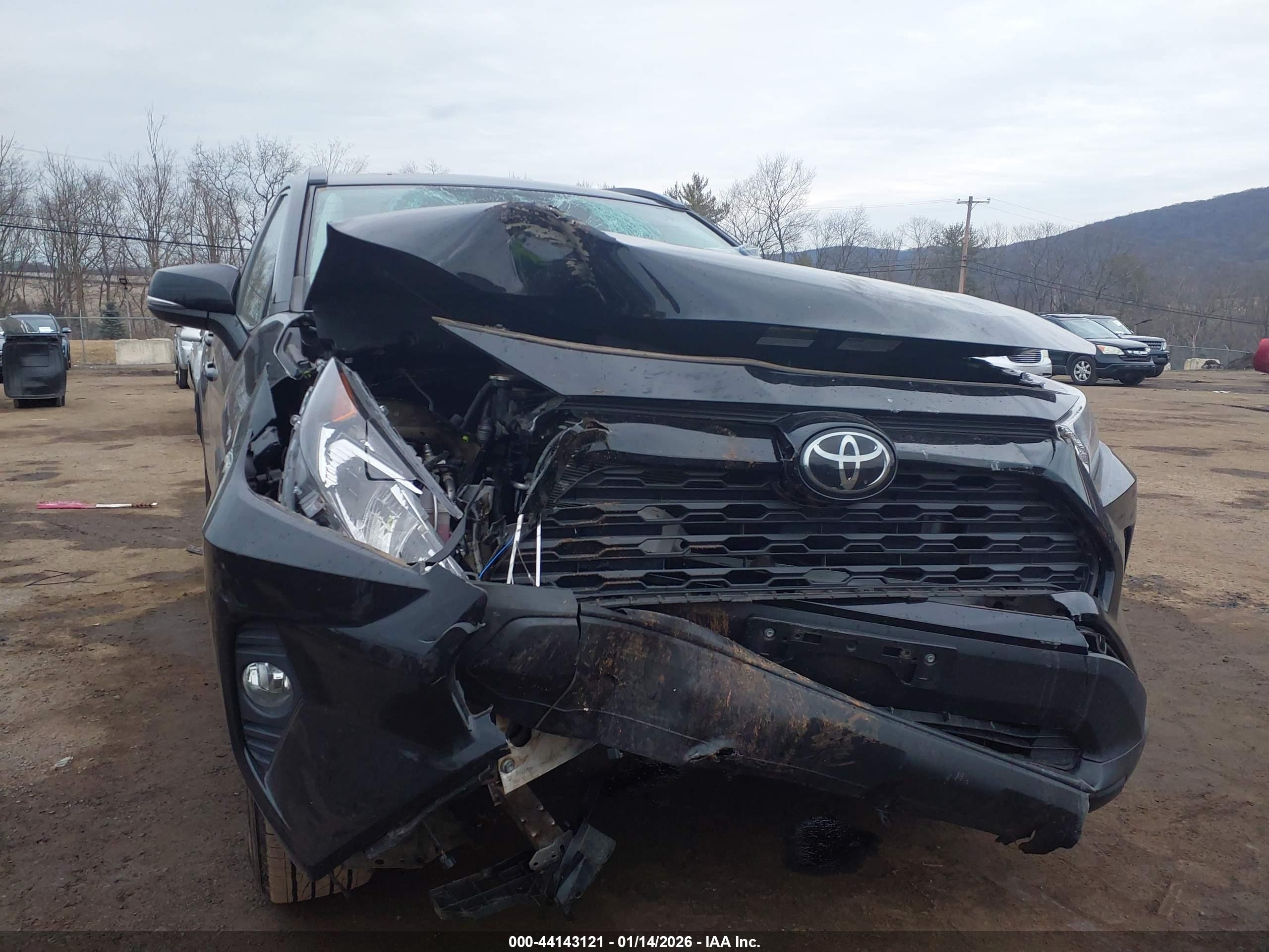 TOYOTA RAV4 image 6