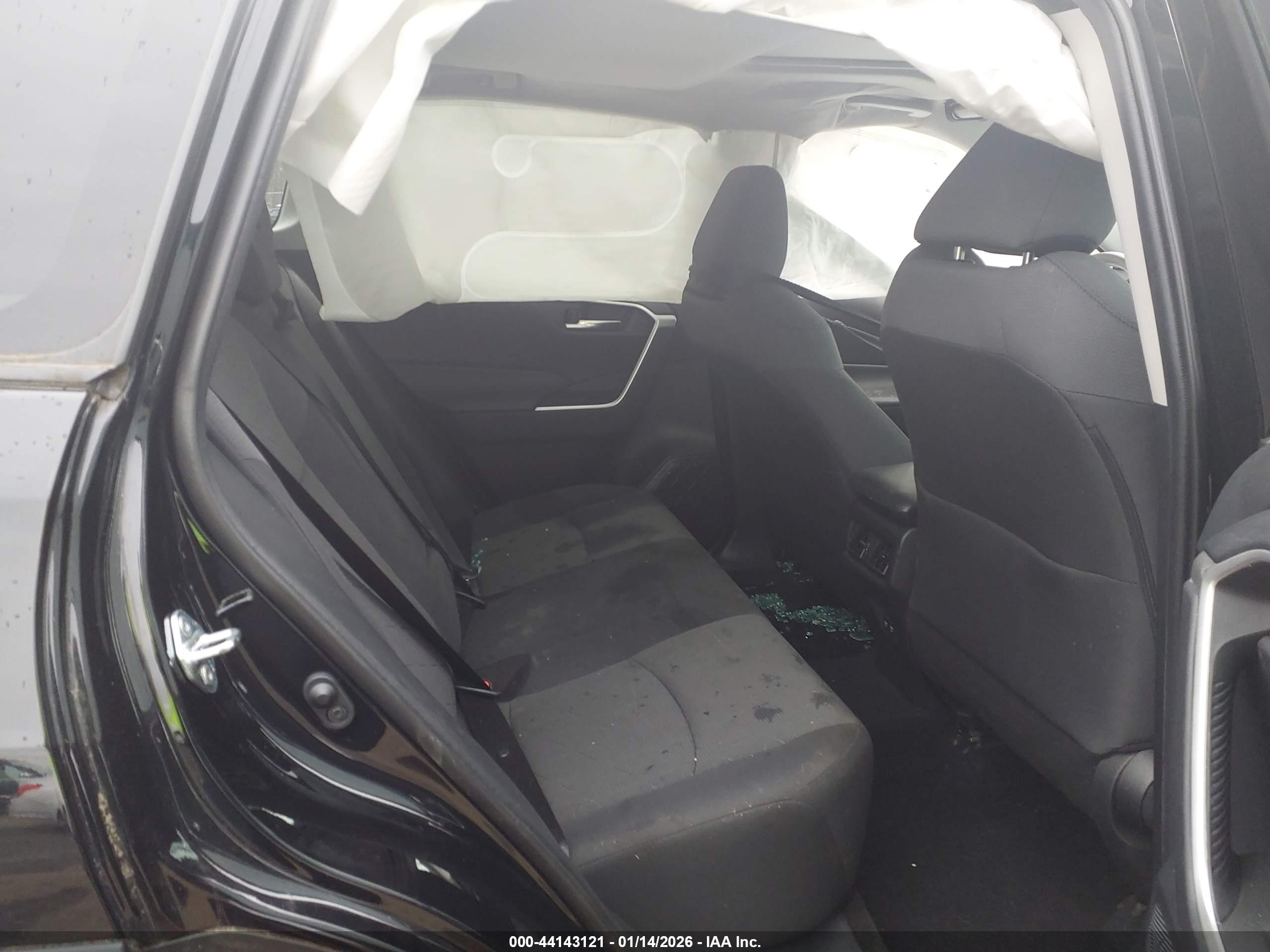 TOYOTA RAV4 image 8