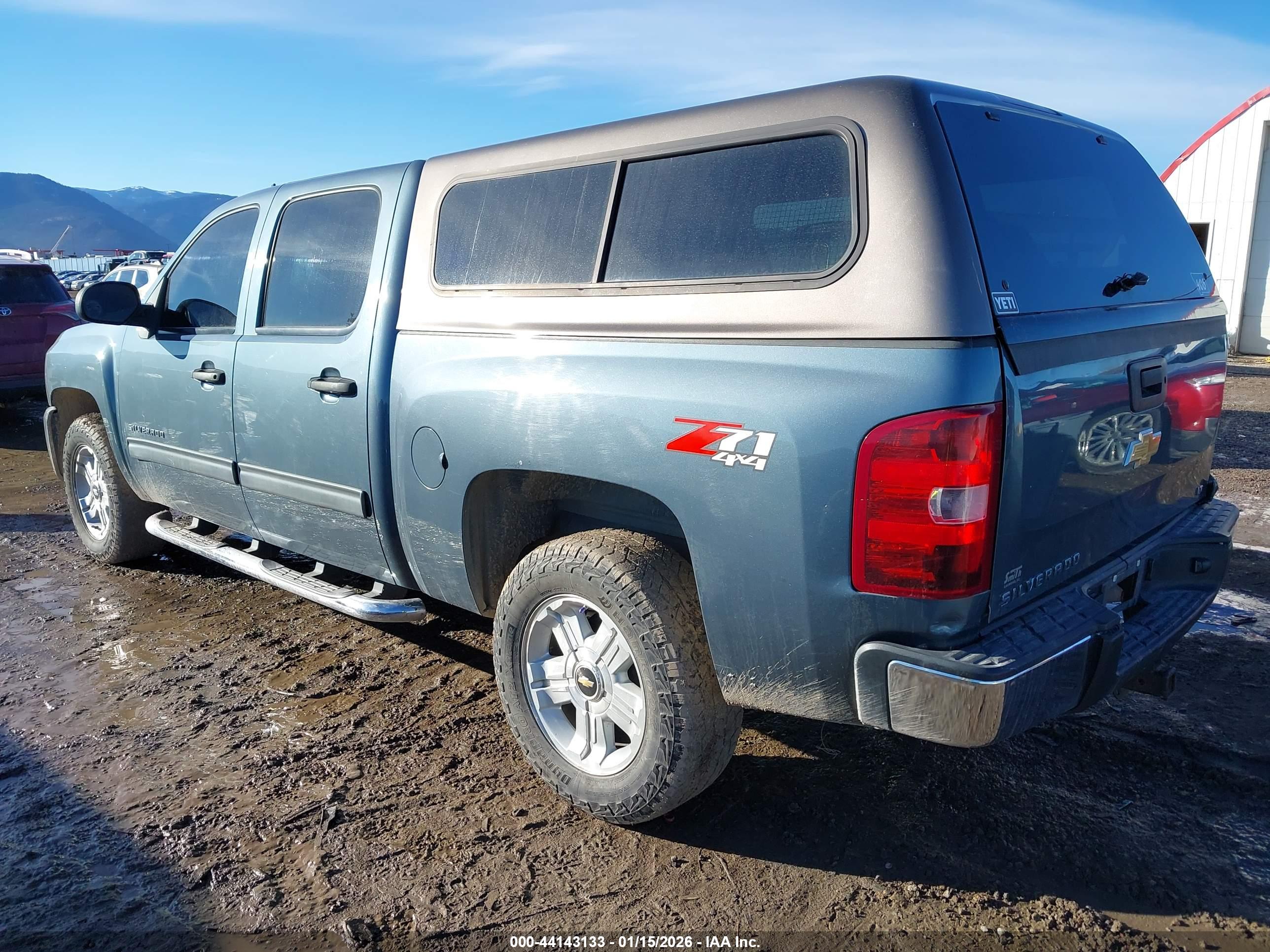CHEVROLET SILVERADO image 3