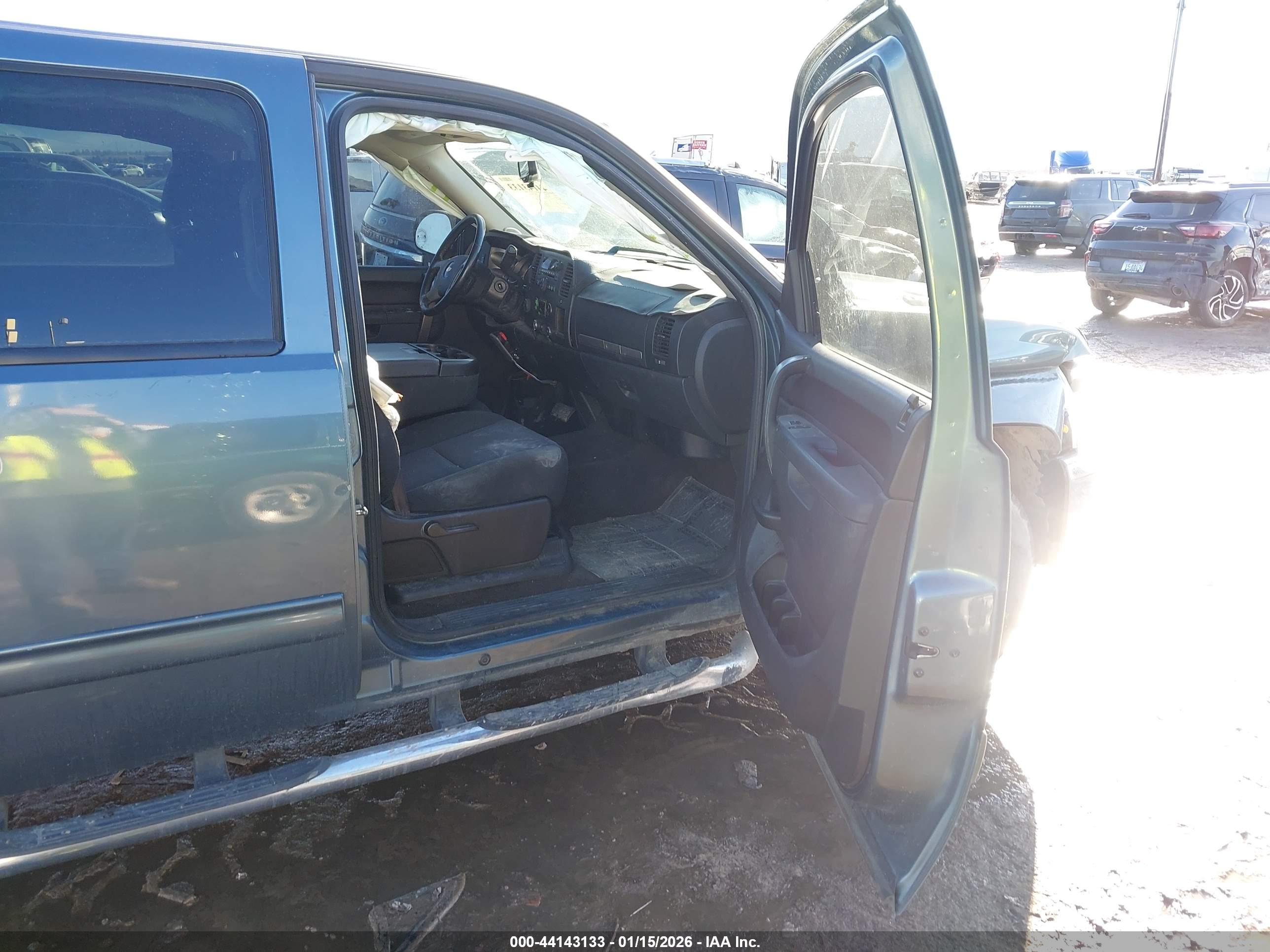 CHEVROLET SILVERADO image 5