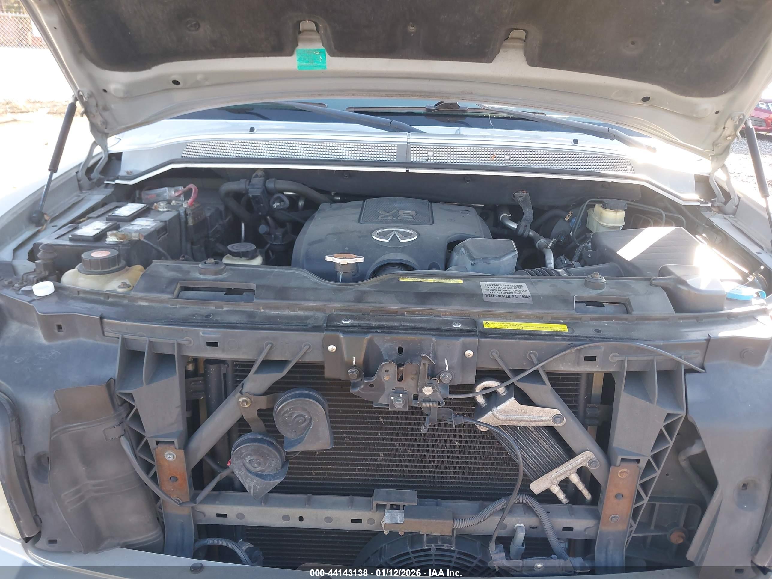 INFINITI QX56 image 10
