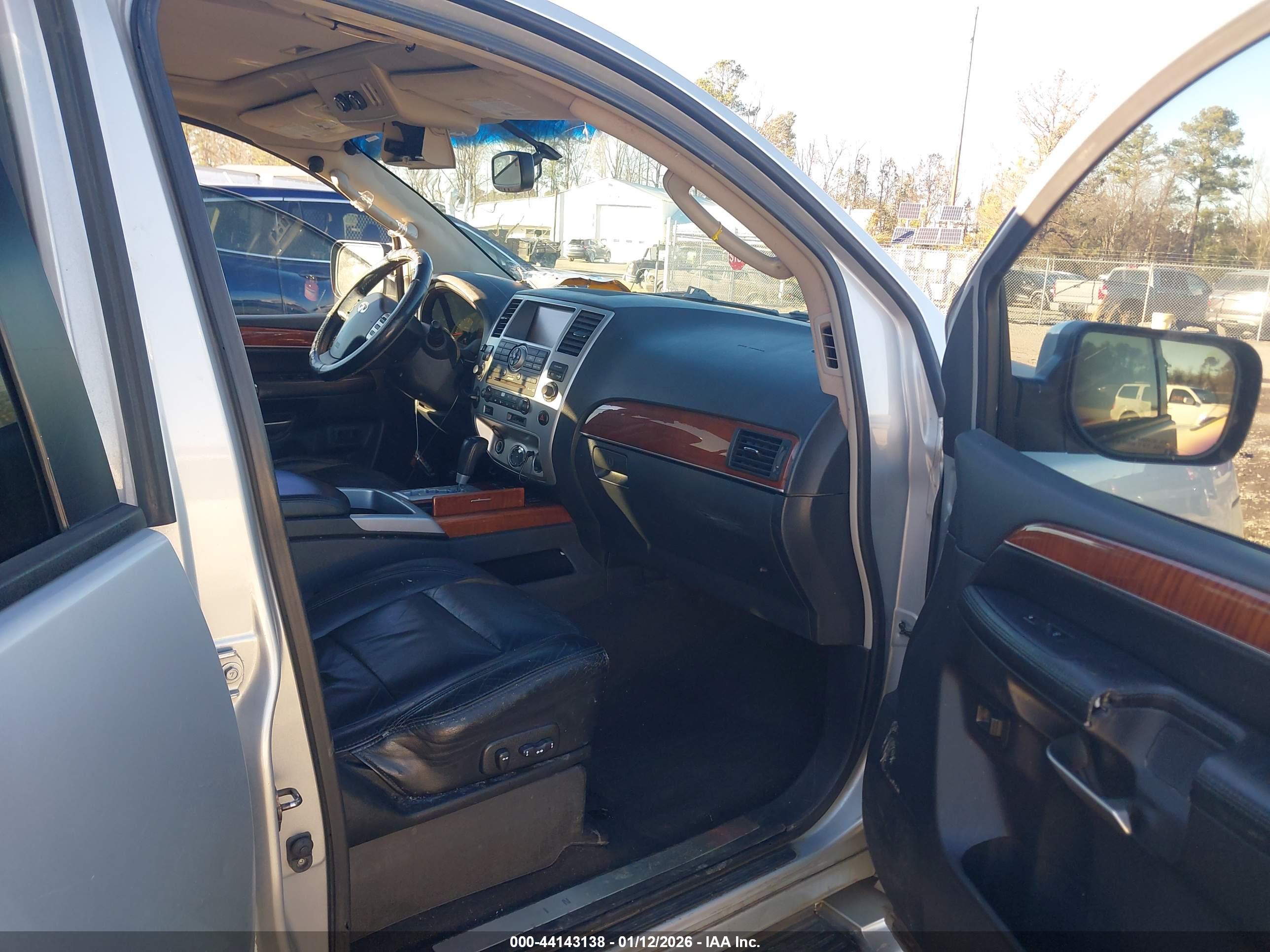INFINITI QX56 image 5