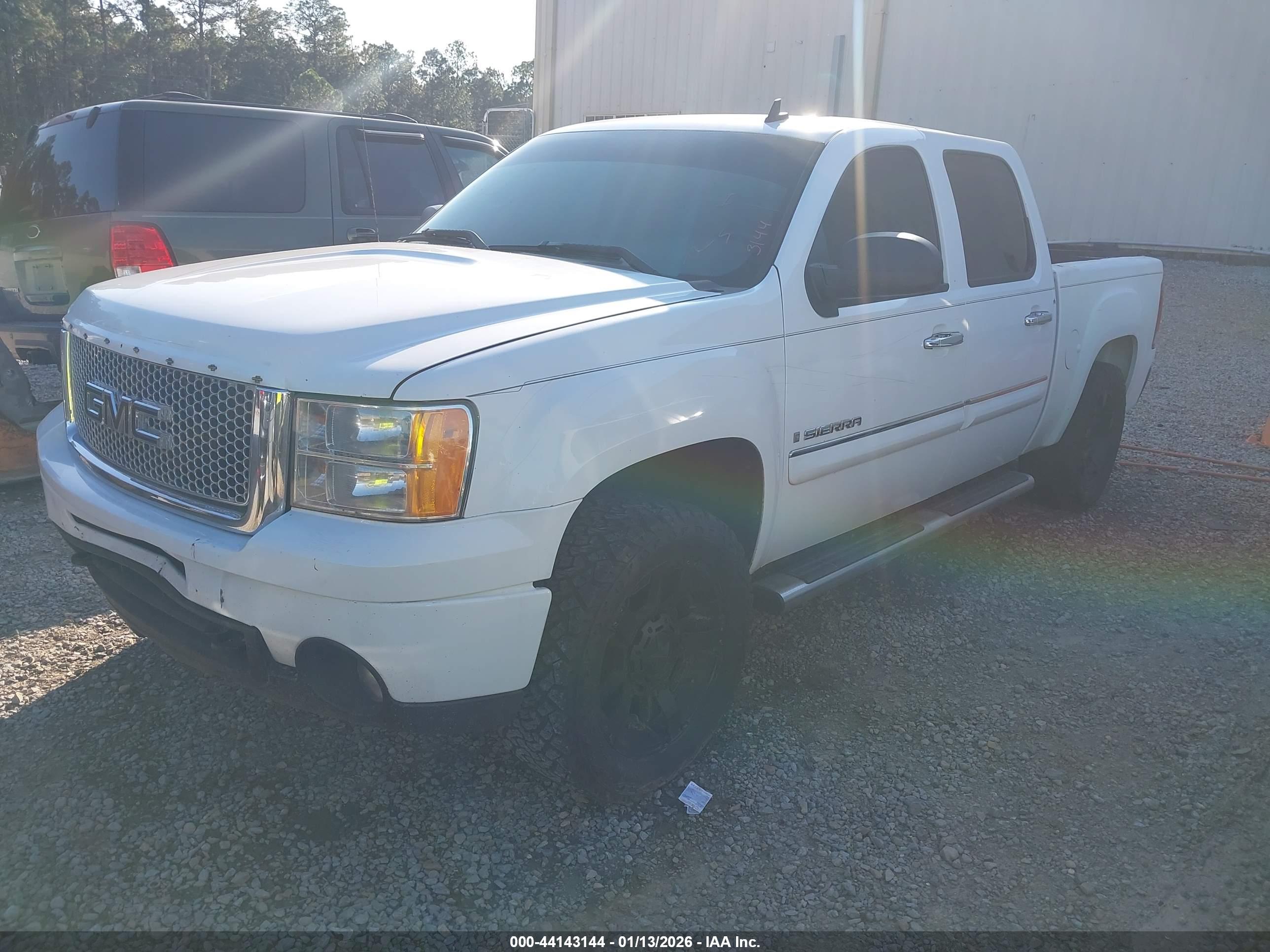 GMC SIERRA image 2