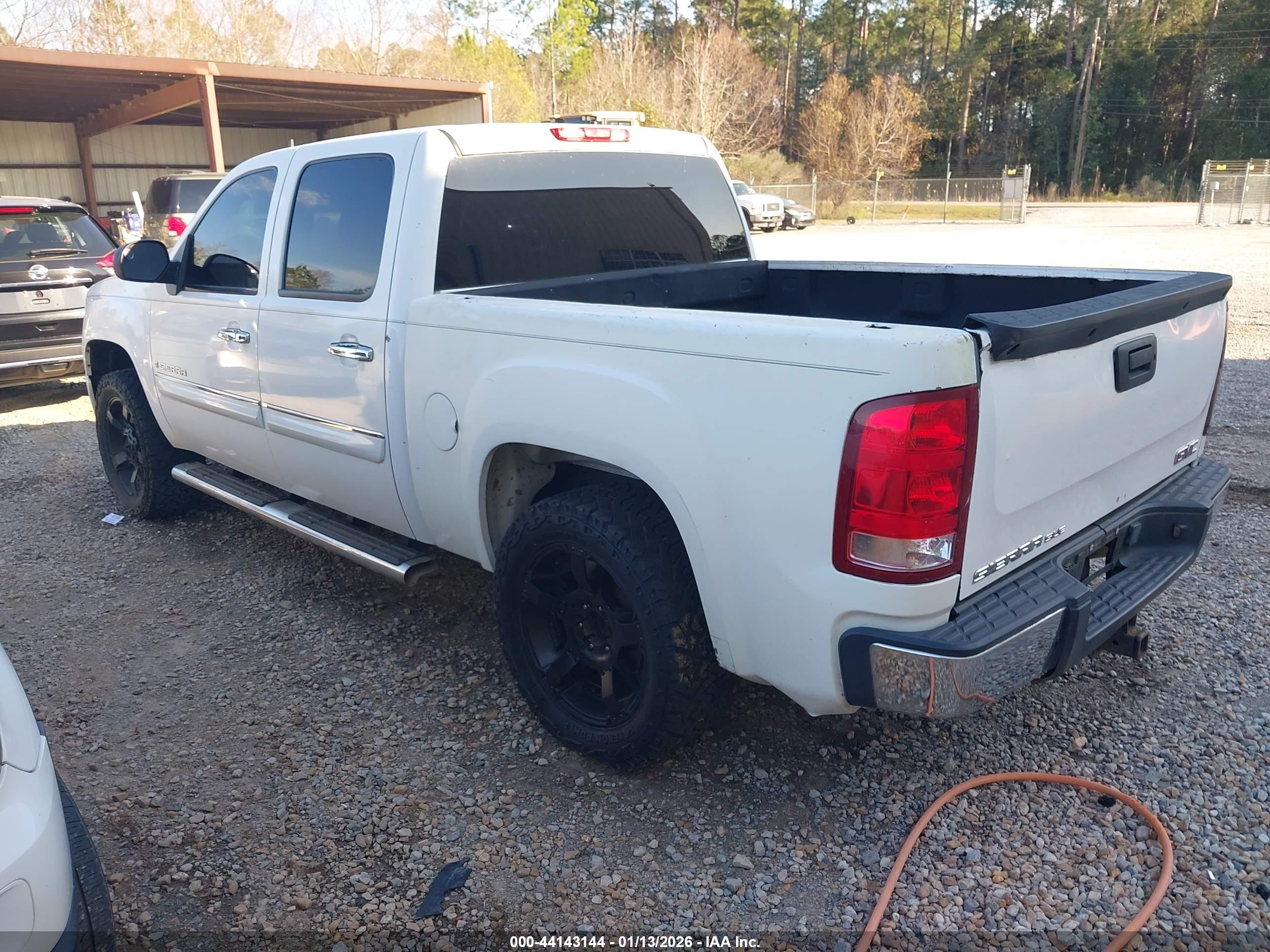 GMC SIERRA image 3