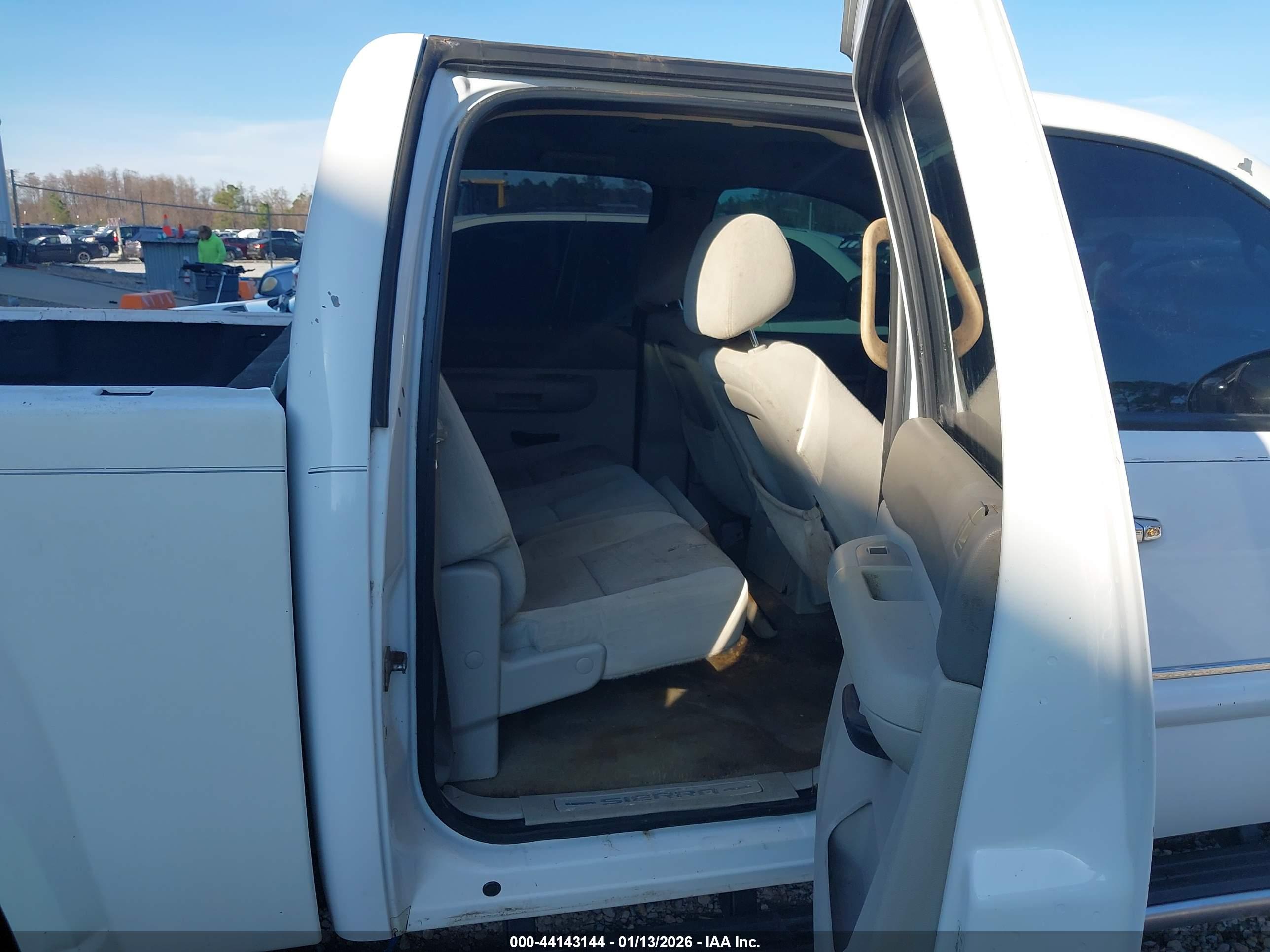 GMC SIERRA image 8