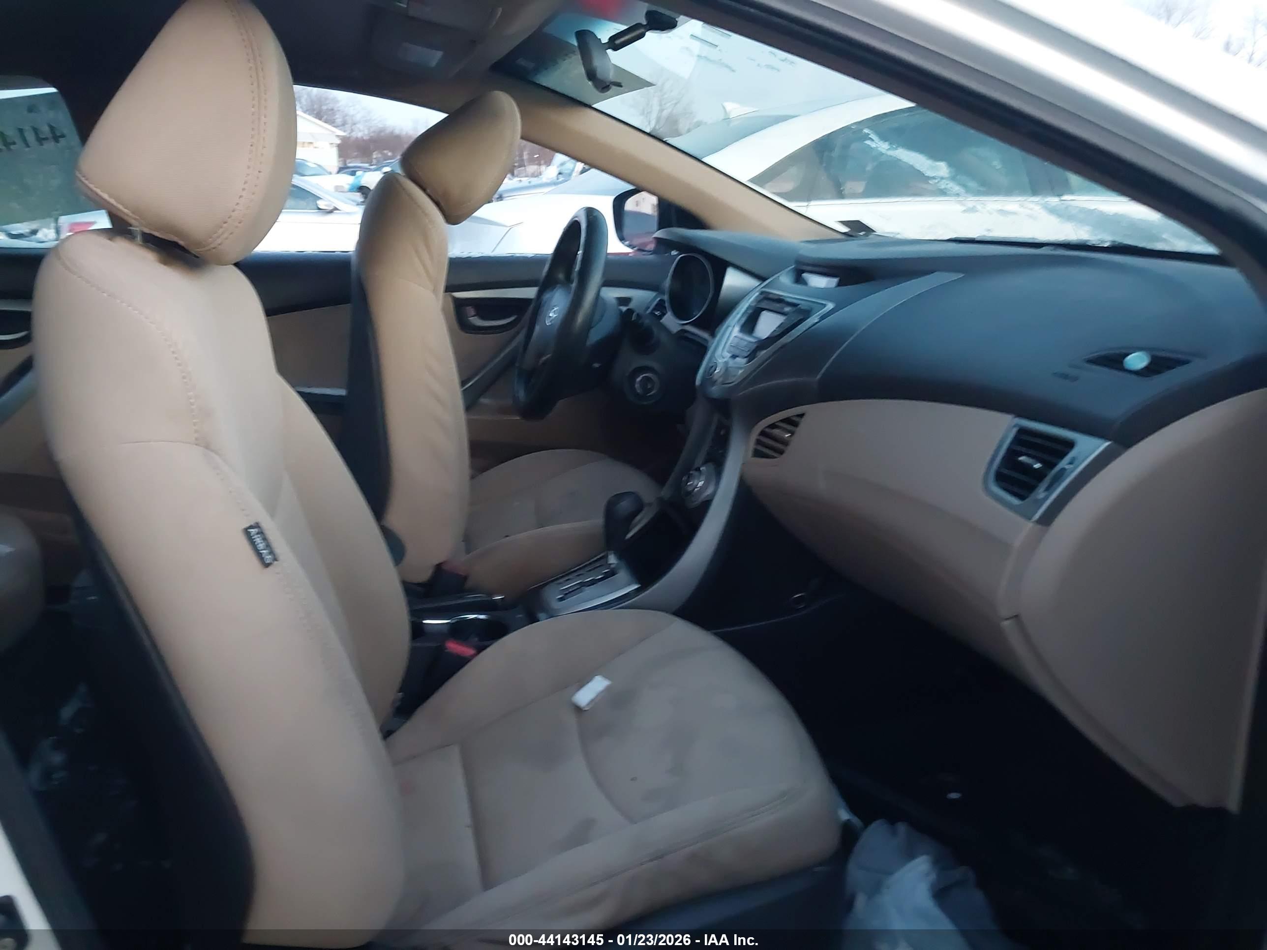 HYUNDAI ELANTRA image 5