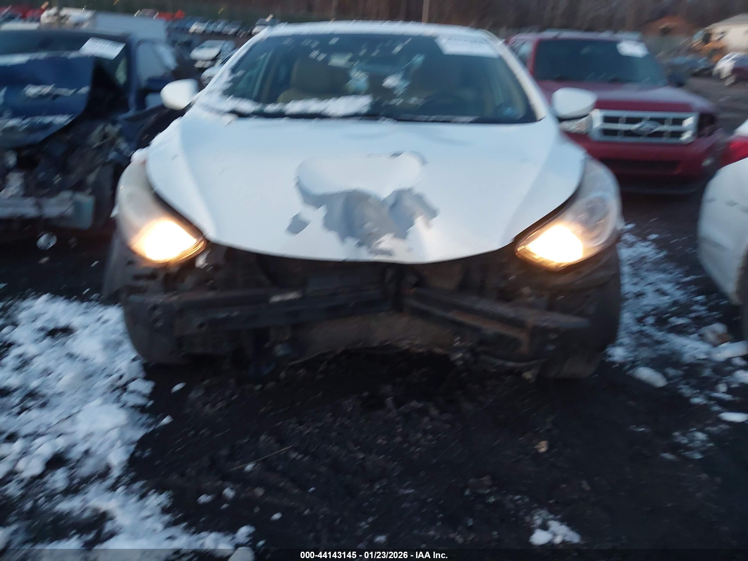 HYUNDAI ELANTRA image 6