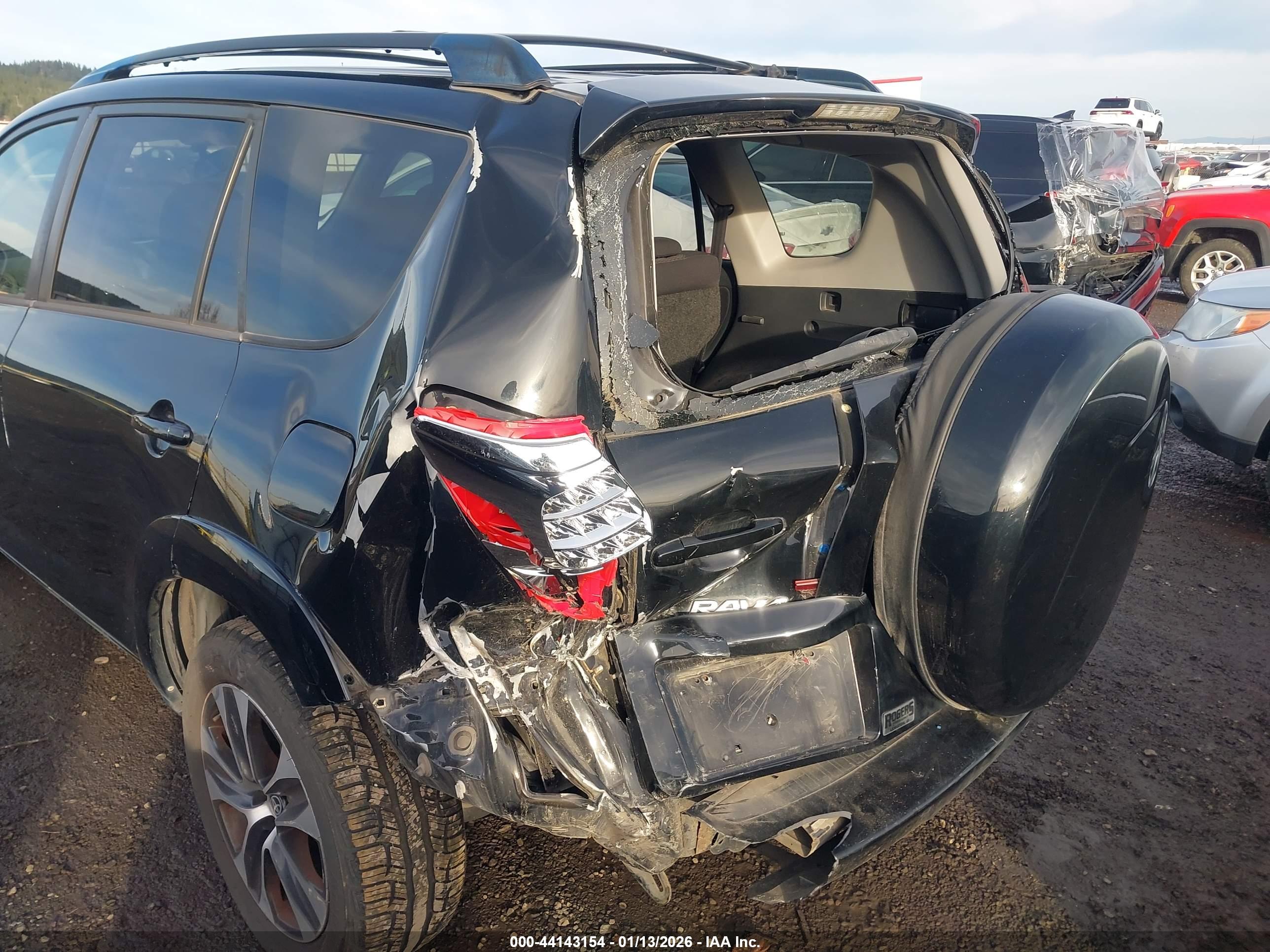 TOYOTA RAV4 image 6